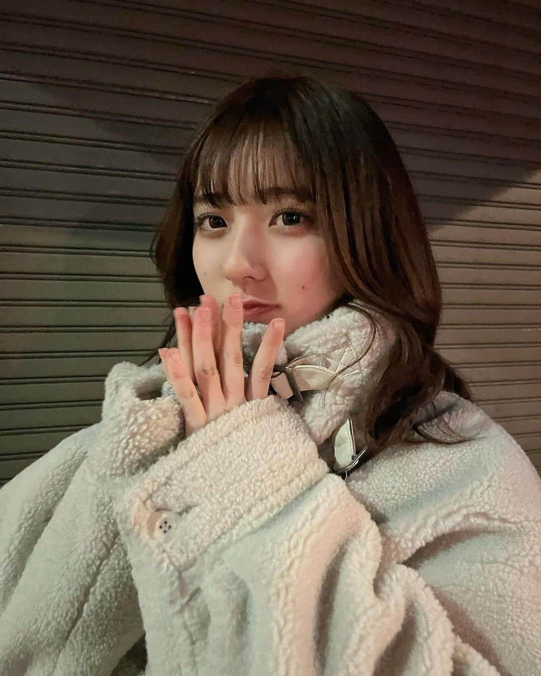梅原麻緒のインスタグラム：「夜はほんとに寒いでもこの季節に散歩するのめっちゃ好きー！」