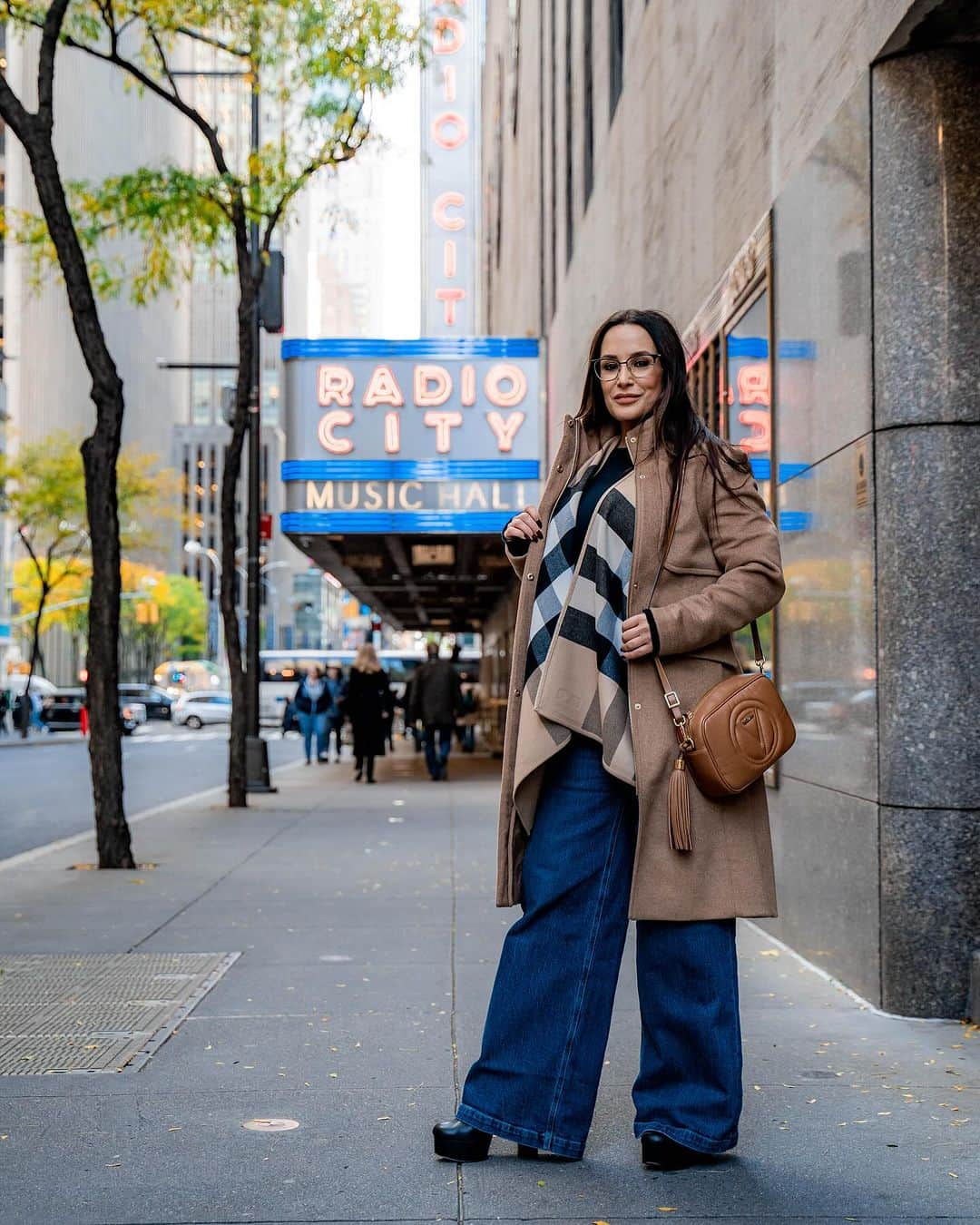 リサ・アンさんのインスタグラム写真 - (リサ・アンInstagram)「The Holidays are here and it’s time to visit @radiocitymusichall to see the @therockettes ❤️ I already have 3 shows booked with friends. The 🎁 of an experience is the way to go!  #radiocitymusichall #therockettes #nyc #holiday #gift #experience #thereallisaann」11月24日 22時17分 - thereallisaann