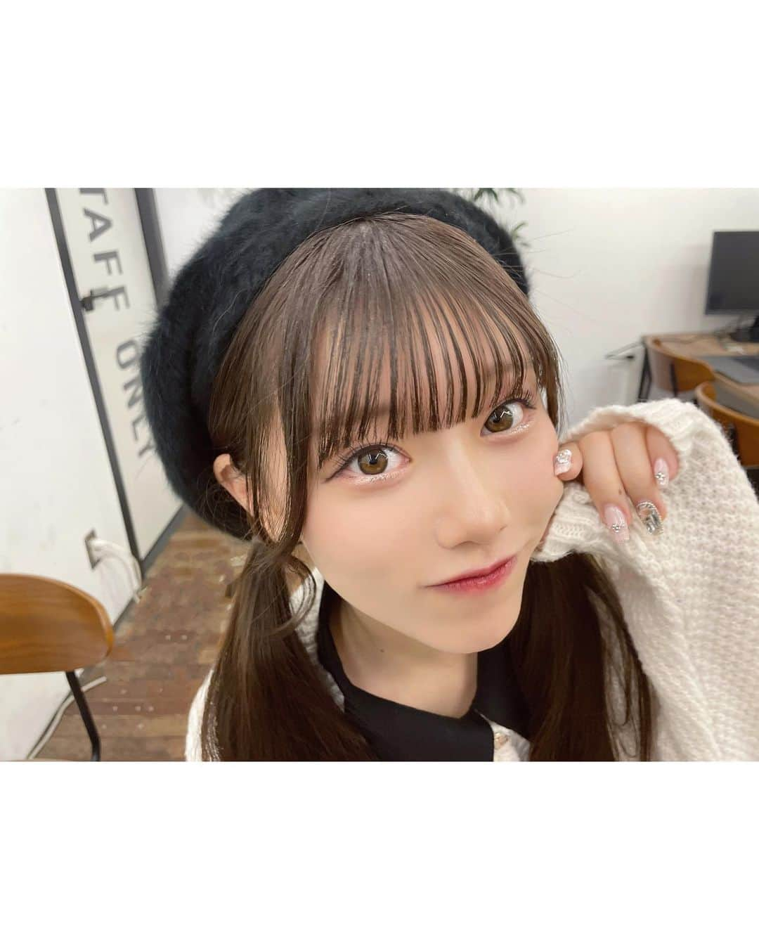 大場結女さんのインスタグラム写真 - (大場結女Instagram)「低めツイン✖️ベレー帽❤︎  このベレー帽形好きすぎてずっと愛用してるよぉー🐇♡  まつ毛は今月も　@_runa928  さんにお世話になりました‼︎まつ毛メイクが断然楽にできるのでいつも本当に助かってます🥹🫶🏻 生誕前もるなさんに綺麗にして頂くから生誕祭の日はまつ毛のことも見てね☺︎︎︎︎笑   #ベレー帽 #ベレー帽コーデ  #ツインテール #アイドル前髪 #まつ毛  #まつ毛パーマ  #ニットコーデ  #冬コーデ」11月24日 22時19分 - yume.o__06