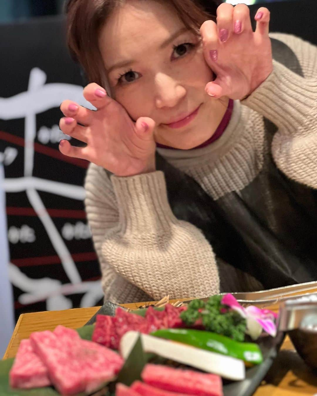 マルシアさんのインスタグラム写真 - (マルシアInstagram)「今夜は  肉肉肉  マルシア変身😄　  #マルシア」11月24日 22時28分 - marciaknishiye