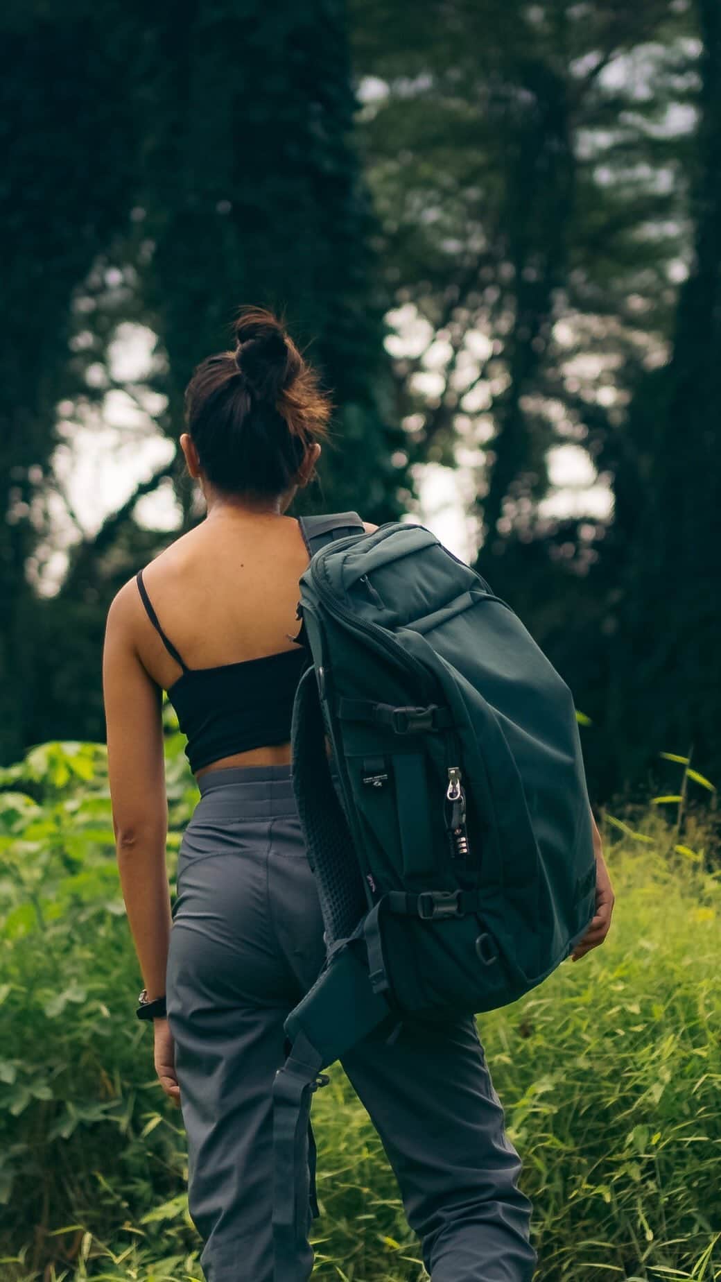 CABINZEROのインスタグラム：「Here’s a fun little reel! When I bought a one-way ticket out of Singapore without any plans, I knew I needed a bag that could keep up with my adventures and the features of @cabinzero ADV Pro 42L did exactly that!   From providing me peace of mind of being able to track my luggage wherever it is using it’s unique tags during long layovers, convenience of stowing away the backpack straps during check-ins and being able to function both as a day bag or luggage during my travels. Plus it’s so ✨aesthetic✨   It was so fun taking pictures of this too with @choocedric! Thanks for the dope product shots and the reel!   If you are an adventurous traveller, love being hands-free, and never fly without your laptop, I would recommend you to give this backpack a try and experience all these thoughtfully designed features for yourself! The CabinZero Adv Pro comes in four colours and is available in two sizes — 32L and 42L! Get 15% off your entire order if you click the link in @safpotter bio and enter “SAFPOTTER” at checkout (limited to one use per customer).  Videography/Edits: @choocedric」