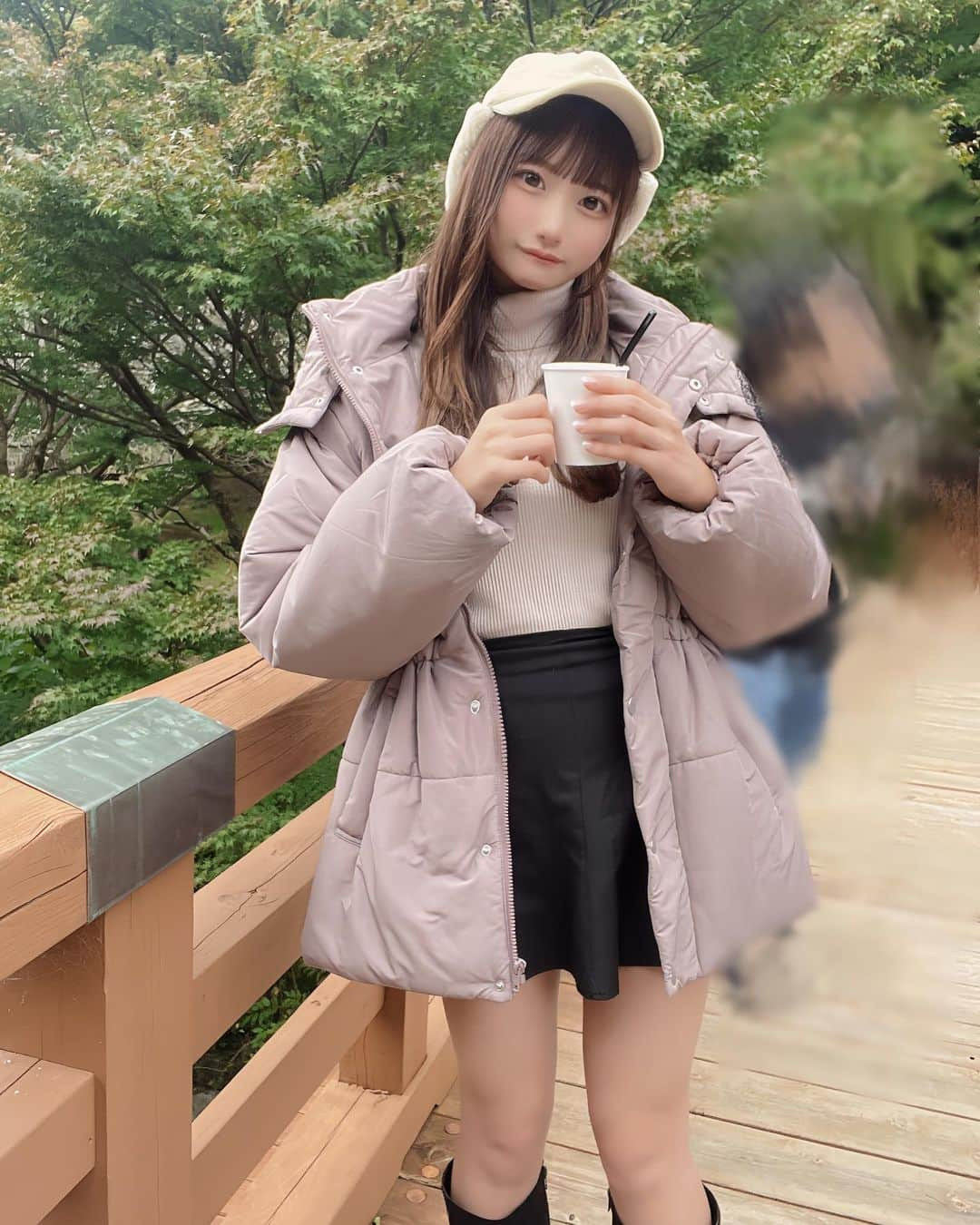 夢実あすかのインスタグラム：「🌳(*ˊᗜˋ) ･  こゆコーデはすき？🥹 ･ 一瞬もみじみれた‪ ·͜·🍁 ･  ･  ･  #japaneseidol #japanesegirl #idol #instagood #instalike #selca #followforfollowback #selfie #today #ootd #dailylook #instafashion #followme #シンプルコーデ #makeup #今日のコーデ  #アイドル  #アイドルメイク  #帽子コーデ  #秋コーデ #いいね返し #自撮り #自撮り女子 #自撮り界隈 #推してください #ロングブーツコーデ #ニットコーデ #ミニスカート #ダウンコーデ #熱海」