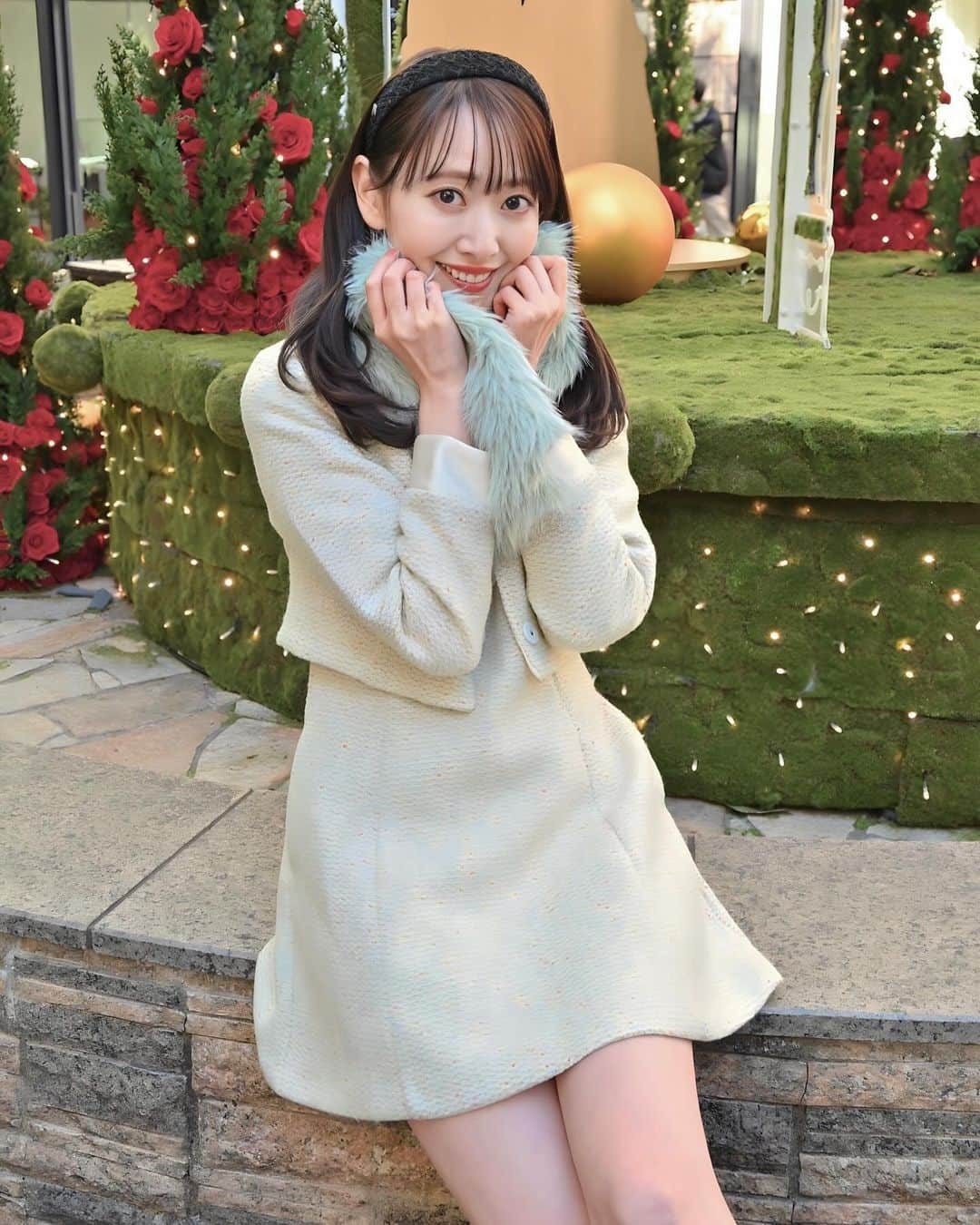 浜田コウさんのインスタグラム写真 - (浜田コウInstagram)「@horimiona_official ちゃんのプロデュースブランド♡ @mimichaton_official のお洋服✨  マフラーもカチューシャもmimichatonの♡  もう年齢的にミニ丈のワンピを着る機会がなくて挑戦できなかったんだけど、、応援してくださる方のおかげでこんな可愛いワンピが着れました🥺 お洋服の色味も可愛くて好みだしマフラーもカチューシャも合わせたらほんまに未央奈ちゃんとお揃いコーデ🥰 着るだけで気分が上がるmimichatonのお洋服♡ たくさん載せていこ〜😌  #mimichaton」11月24日 22時27分 - kou0929