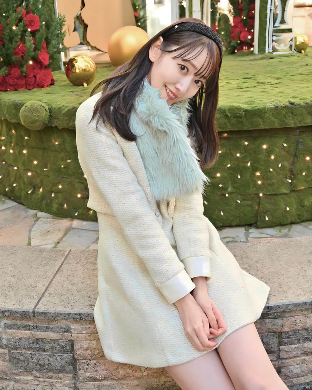 浜田コウのインスタグラム：「@horimiona_official ちゃんのプロデュースブランド♡ @mimichaton_official のお洋服✨  マフラーもカチューシャもmimichatonの♡  もう年齢的にミニ丈のワンピを着る機会がなくて挑戦できなかったんだけど、、応援してくださる方のおかげでこんな可愛いワンピが着れました🥺 お洋服の色味も可愛くて好みだしマフラーもカチューシャも合わせたらほんまに未央奈ちゃんとお揃いコーデ🥰 着るだけで気分が上がるmimichatonのお洋服♡ たくさん載せていこ〜😌  #mimichaton」