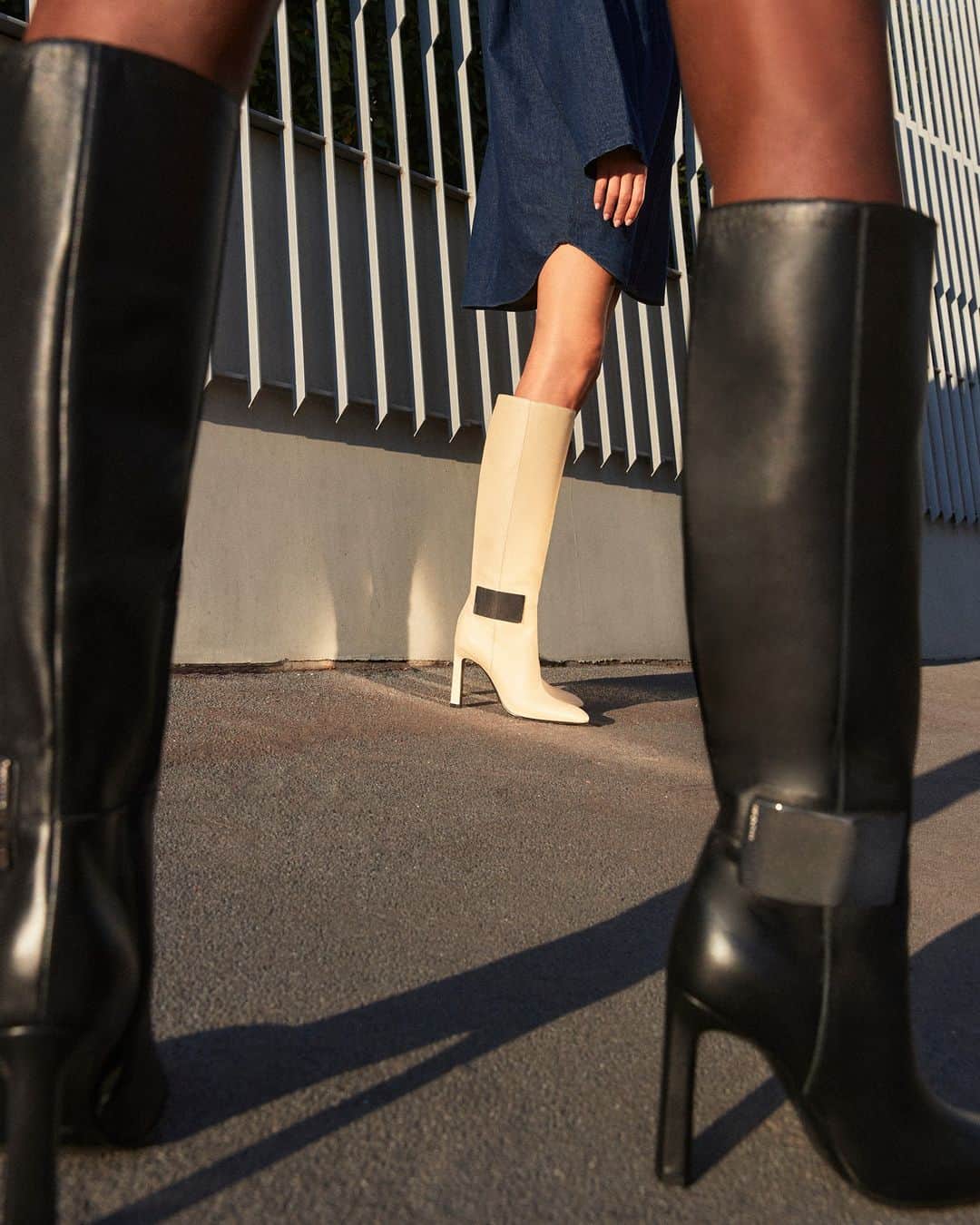 Sergio Rossiのインスタグラム：「You can't go wrong with a pair of thigh-high boots! Discover the #srMiroir family online and in store. #SergioRossi」