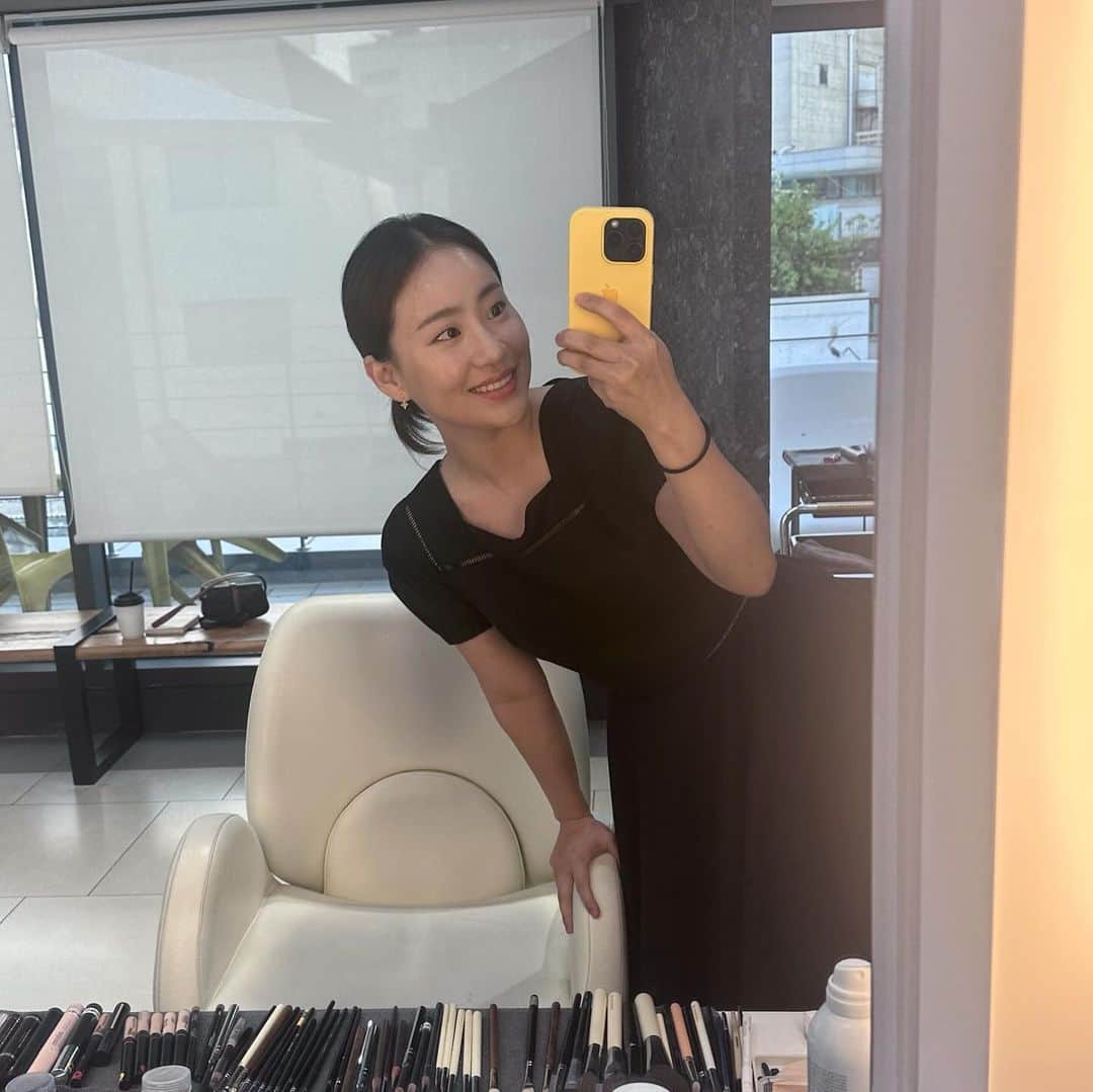 チョ・ヒョナのインスタグラム：「🖤」