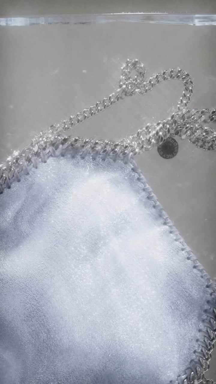 ステラ・マッカートニーのインスタグラム：「STELLABRATION: The festive #Falabella. The original #vegan icon — always cool, never cruel.  Shop #StellaHoliday at link in bio.  Credits Track: ‘Frozen’ by @Madonna  #StellaMcCartney #StellaSpring24 #crueltyfree」