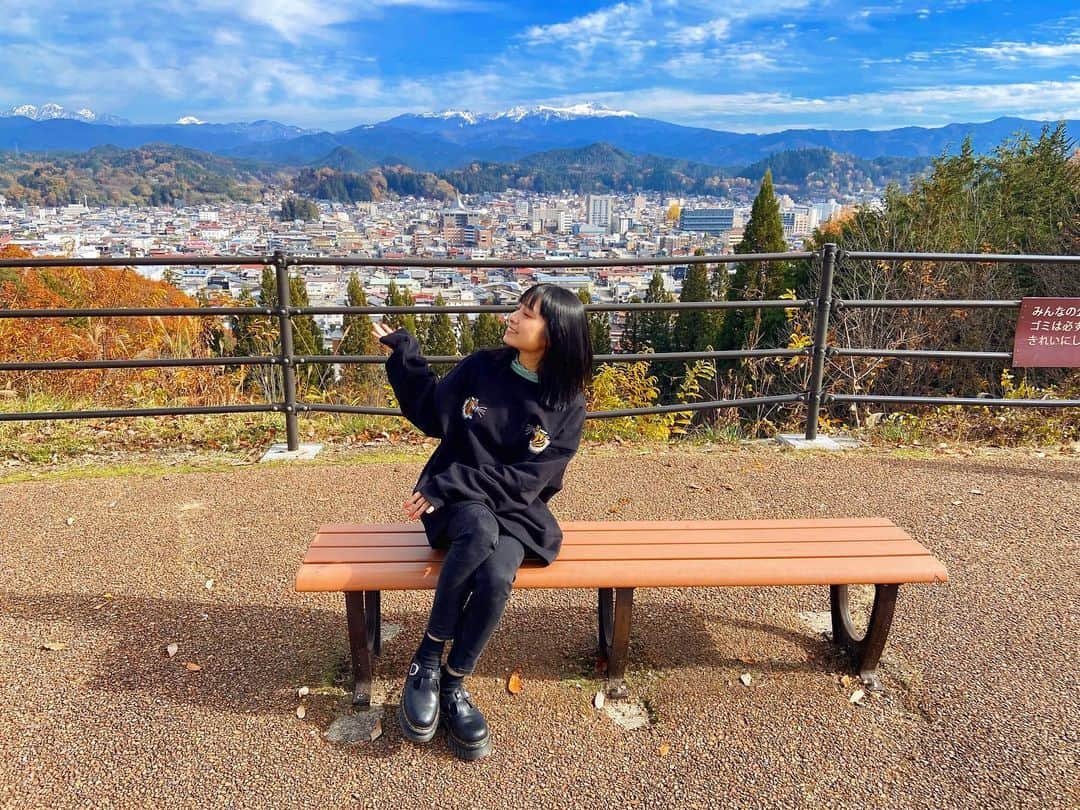 トミタ栞さんのインスタグラム写真 - (トミタ栞Instagram)「私の生まれた町、岐阜県高山市。  たくさんチャージしてまいりました。🏔✨ #岐阜県#飛騨高山#スカイパーク#高山市#飛騨山脈#ふるさと」11月24日 22時32分 - tomita_shiori