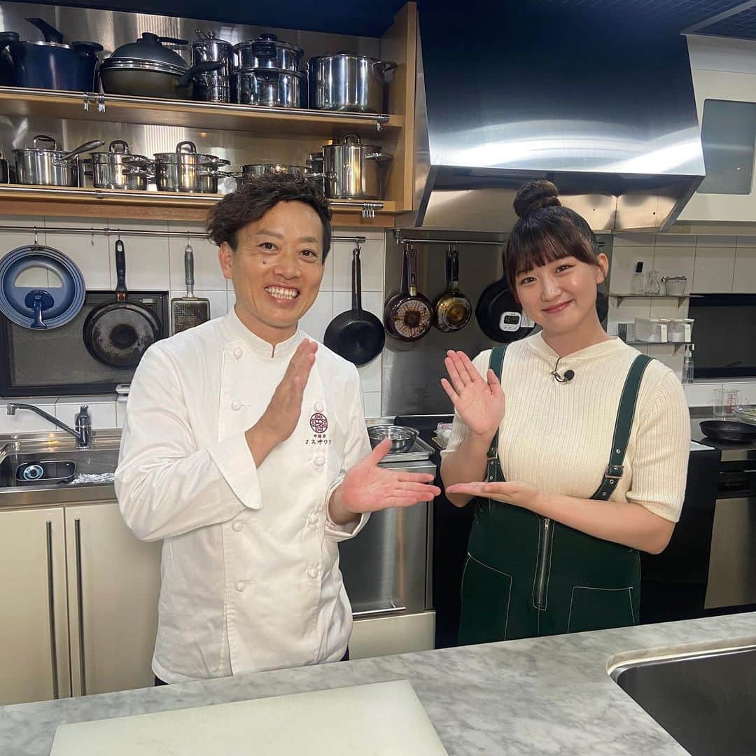 上野貴穂さんのインスタグラム写真 - (上野貴穂Instagram)「. 本日放送「大阪ほんわかテレビ」の "情報喫茶店"のコーナーに 出演させていただきました♨️  お財布に優しい本格絶品レシピを教えてくださった 超一流の料理人さんたちと✌️ お家でできる美味しい料理がたくさんだったので ぜひお家で作ってつくってみてね〜🍳  観てくださった方ありがとうございました🫶 見逃した方、放送エリアにお住まいでない方は TVerでもご覧いただけますよ〜ん📱 ぜひご覧ください✨  #PR」11月24日 22時36分 - kiho_ueno