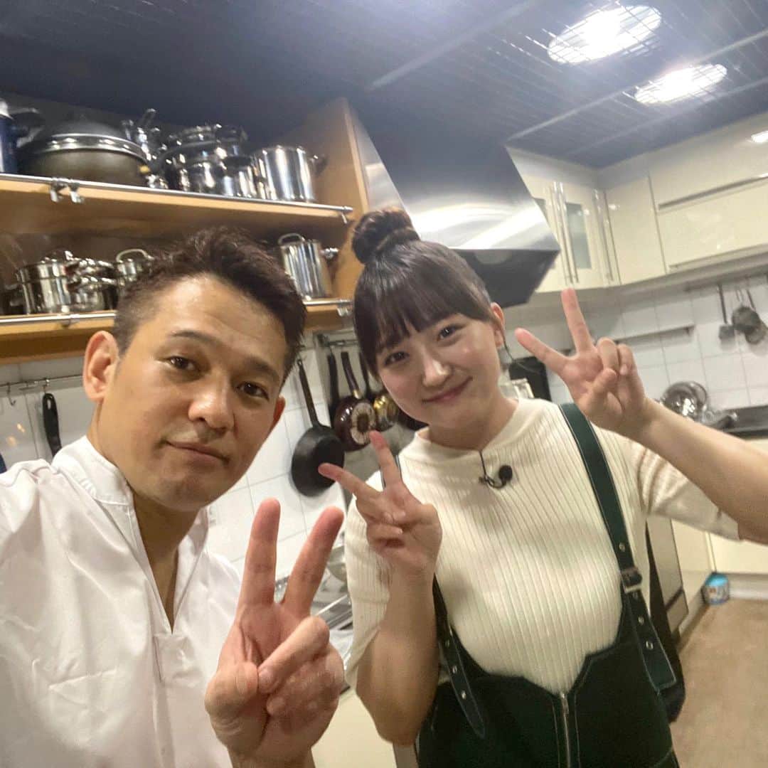 のインスタグラム：「. 本日放送「大阪ほんわかテレビ」の "情報喫茶店"のコーナーに 出演させていただきました♨️  お財布に優しい本格絶品レシピを教えてくださった 超一流の料理人さんたちと✌️ お家でできる美味しい料理がたくさんだったので ぜひお家で作ってつくってみてね〜🍳  観てくださった方ありがとうございました🫶 見逃した方、放送エリアにお住まいでない方は TVerでもご覧いただけますよ〜ん📱 ぜひご覧ください✨  #PR」