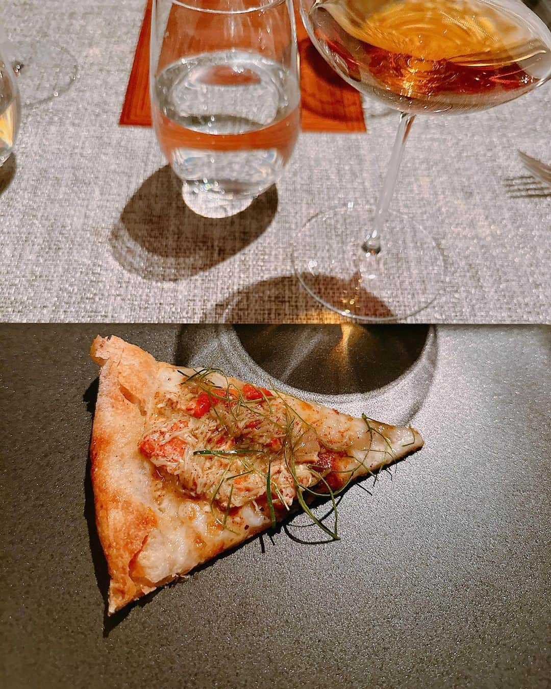 Taki Tanakaさんのインスタグラム写真 - (Taki TanakaInstagram)「6 HANDS DINNER @mo_tokyo  #ledu x #kyobar x #thepizzabaron38th   #マンダリンオリエンタル東京 アンバサダーの#秋元剛 さん@go_akimoto からのお誘いで、一夜限りの素敵なコラボディナーへ。  タイとイタリアンが絶妙にミックスされたコースはとても新鮮で、世界中のワインとの#ペアリング もナイスでした。  先日のデュシタニ京都に引き続き最近はタイに縁があり、久しぶりにバンコク行きたいなあと思う今日この頃。#タイが私を呼んでいる   そして、剛くんとのお出掛けは毎回何を着ていくかをあれこれ考えるのが楽しみで、今回は彼のドットのタイ付きシャツに合わせて私もドットのオールインワンに。 #ootd #outfitoftheday #outfit all in one #alexis  #thankyou 剛くん♡ @tetsuuchisaka 内坂さんもありがとうございました！」11月24日 13時45分 - tanakataki