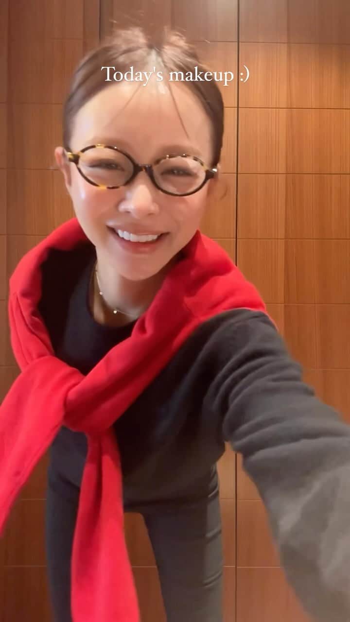 イム・ジヒョンのインスタグラム：「오랜만에 찍어보는 헤메코 영상😉💋❤️  #reels #makeup」