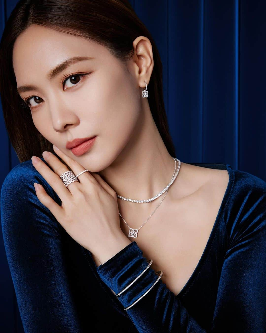 フェイ のインスタグラム：「#debeers 💙」