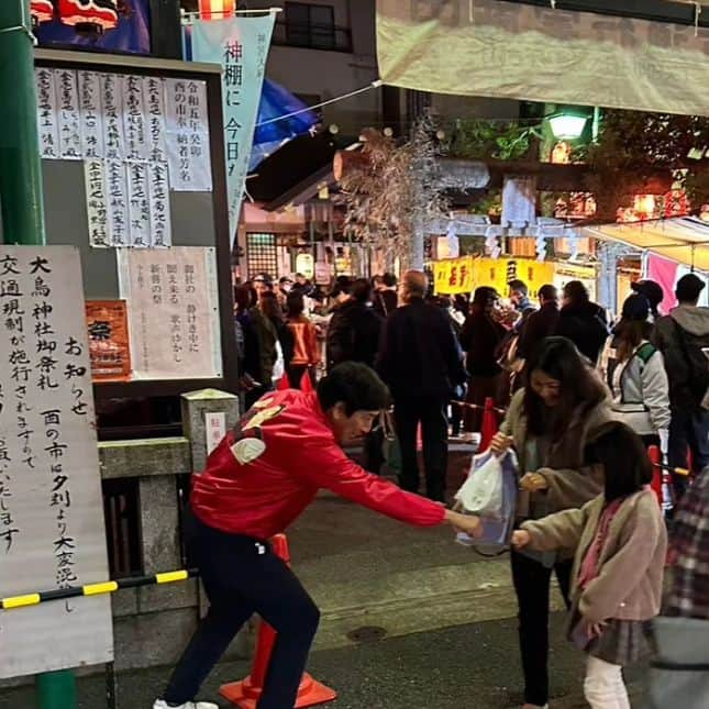 菅原一秀さんのインスタグラム写真 - (菅原一秀Instagram)「練馬駅前の #大鳥神社 で #二の酉。祝日とあってものすごい参拝客て賑わいました。次々とお声がけをいただき、感謝！感謝！感謝！です。#菅原一秀 #東京９区 #すがわら一秀 #経済産業大臣 #自民党衆議院議員 #練馬区 #練馬」11月24日 13時40分 - sugawaraisshu