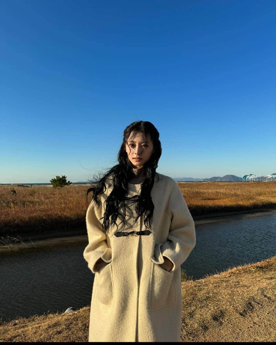 ツウィさんのインスタグラム写真 - (ツウィInstagram)「주크와 함께 할 겨울🧥🩵.* @zooc_official」11月24日 14時00分 - thinkaboutzu