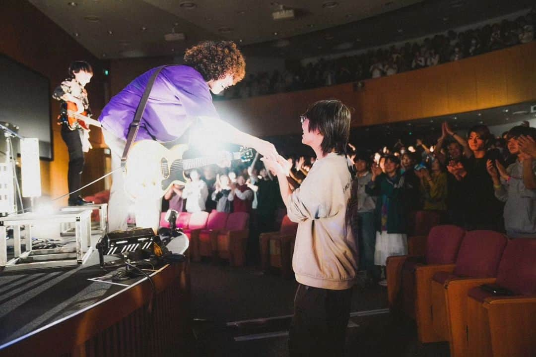 KANA-BOONさんのインスタグラム写真 - (KANA-BOONInstagram)「⁡ ⁡【第75回大樟祭 大阪経済大学×KANA-BOON ライブ】⁡  2023.10.29 大阪経済大学 学園祭  地元大阪での学園祭！ お集まりいただき、ありがとうございました！✨  ⁡⁡photo by @akaikai_69 ⁡⁡ ⁡⁡⁡ ⁡#大阪経済大学 #大樟祭 ⁡#KANABOON」11月24日 14時11分 - kanaboon_official_insta