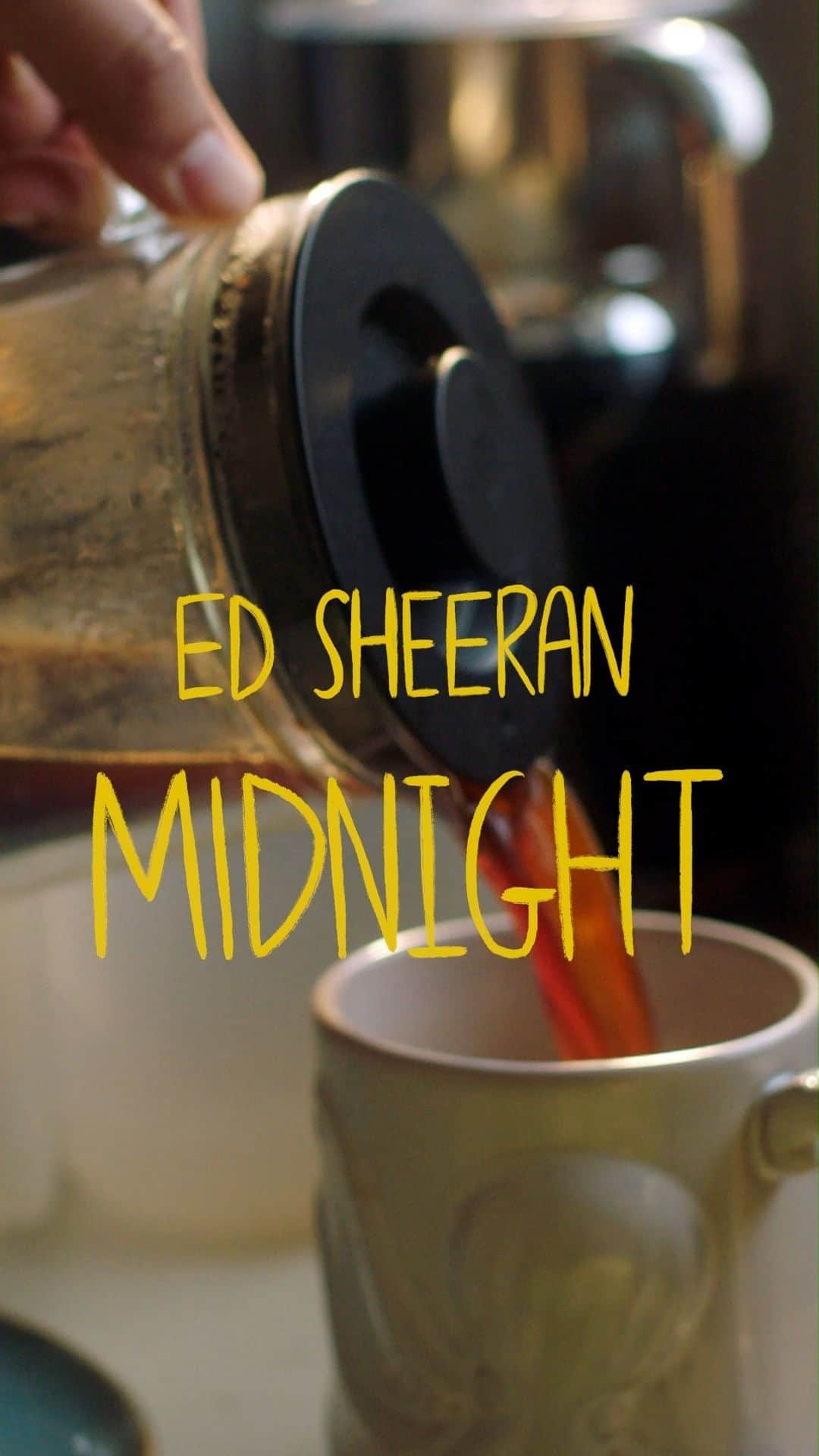 ワーナーミュージック・ジャパン洋楽のインスタグラム：「【Ed Sheeran】 最新アルバム『Autumn Variations』 全14曲のMVを世界中のエド・ファンが作成✨  「Midnight」のMVは、日本のエド・ファン @megigarashi さんが作成！👀👏  🍁ぜひ全曲チェックしてみてください🍁 再生リストのリンクはストーリーズに！ #EdSheeran #エドシーラン #autumnvariations #midnight」