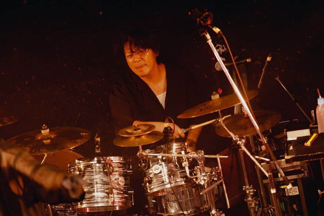 HIROSHIさんのインスタグラム写真 - (HIROSHIInstagram)「函館 club COCOA NO MATTER LIVE 外伝 函館楽しかった。 ありがとう♪ 明日は帯広で待ってます！  photo @kawado_photo」11月24日 14時18分 - hirorinq