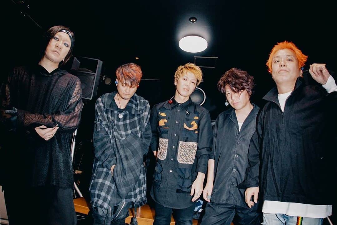 HIROSHIさんのインスタグラム写真 - (HIROSHIInstagram)「函館 club COCOA NO MATTER LIVE 外伝 函館楽しかった。 ありがとう♪ 明日は帯広で待ってます！  photo @kawado_photo」11月24日 14時18分 - hirorinq