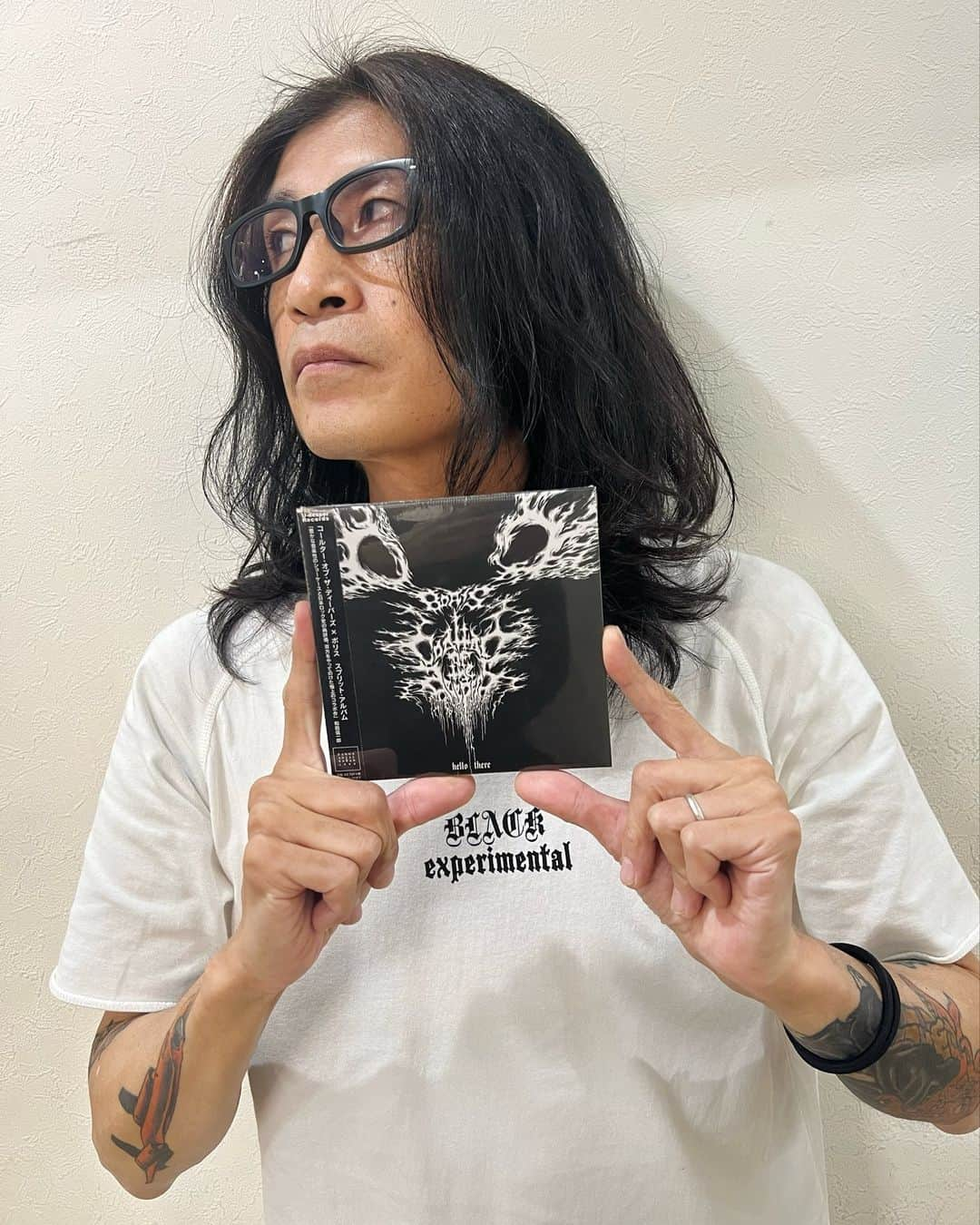 BORISのインスタグラム：「Happy Birthday TAKESHI!!! 24th November.  今年のTakeshiの誕生日プレゼントは彼の敬愛するCoaltar of the Deepersとのスプリットアルバム&ツアーとなりました!」