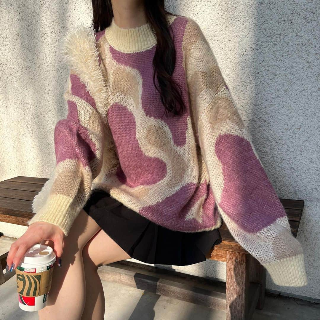 nemneさんのインスタグラム写真 - (nemneInstagram)「《 12/18（mon.） new arrival 🎀 》  今回は12/18販売のマーブルニットをご紹介。  トレンドのニュアンス柄で、コーディネートに取り入れるだけで映える一枚。  もっちりとした素材で、肌触りが良く着心地抜群です。  新作アイテムは販売日の26:00まで10％offで購入できます💫  保存してチェックしておいてね 🐰  .  ⬇️ アイテムはこちら  🌿【低身長サイズあり】マーブルニット price ：￥3,995（tax in） アイテム品番：NM1937 サイズ展開：S.M 販売日：12/18（mon.）20:00- ※zozoのシステムの都合上、19:45-20:00で販売時間が前後する可能性があります。  .  #ootd #outfit #fyp  #着回しコーデ #おすすめ #韓国コーデ #秋冬コーデ #冬服 #nemne」11月24日 14時34分 - nemne_store