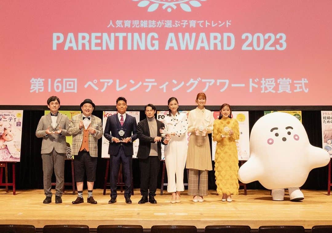 木村沙織のインスタグラム：「. 先日、第16回ペアレンティングアワードの スポーツ部門を受賞させていただきました☺︎✨ . みなさんと育児にまつわるお話しができたり いろんなお助けグッズを知れたり 楽しいひとときでした☺️！ . これからも我が子の成長を見守りながら 母としても成長できるよう、ゆるりとがんばります💪🏼 . . ありがとうございました🙇‍♀️💕 . . #ペアレンティングアワード」