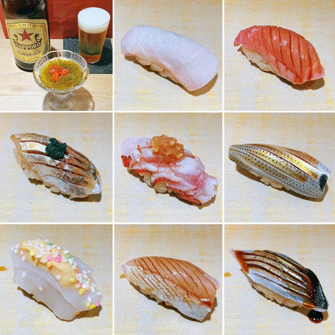 くろさんのインスタグラム写真 - (くろInstagram)「自由が丘 鮨りんか🍣  本日会社の一斉年休なのでランチ🍺🍶満喫 食べログでリサーチして鮨りんかさん🍣  真ん中の藍をオーダーしてみました。  ランチ専用リーズナブルコース以外は、昼も夜も同じ値段だそーです。 只今ワンオペらしく、握りコースだけらしいっす。  ポーション小さくて、パクパク食べれる系です。 和食職人が色々工夫した感じのお鮨で、生粋の鮨職人が握る鮨じゃない系だけど、コレはコレでアリですな。  ランチには、リーズナブルでちょーどいい感じ系です🍣  #鮨りんか #自由が丘鮨りんか  #鮨りんか自由が丘 #自由が丘鮨 #鮨と日本酒のマリアージュ #鮨と日本酒 #自由が丘寿司 #自由が丘グルメ #自由が丘ランチ #世田谷ランチ #鮨ランチ #寿司ランチ #赤星が飲める店 #サッポロ赤星を飲めるお店です #くろ呑み喰い #自由が丘飲食店徘徊中」11月24日 14時40分 - m6bmw