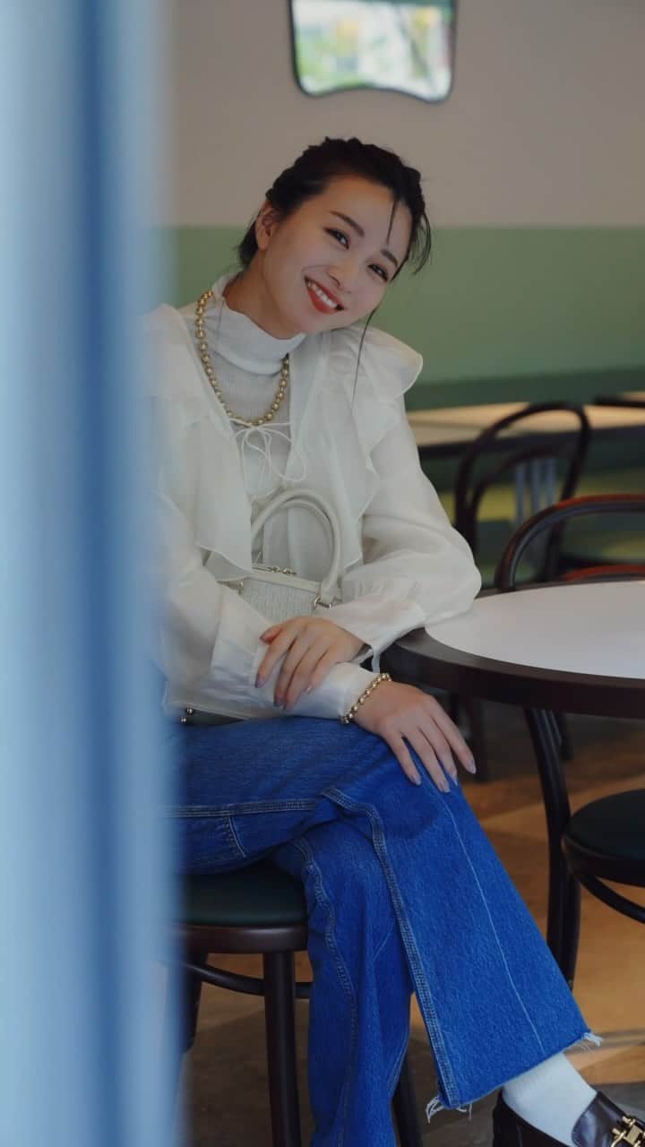 のインスタグラム：「COMING UP HOLIDAY❇︎✴︎✳︎⭐︎feat. SAE OKAZAKI #cocodeal #ココディール #holiday #冬コーデ」