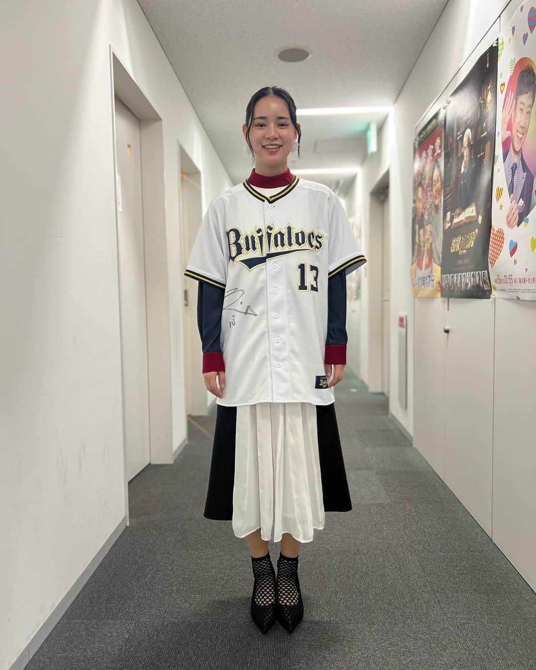 宮城弥生さんのインスタグラム写真 - (宮城弥生Instagram)「昨日の「newsおかえり」 阪神・オリックス優勝パレードの生中継 を観て下さった方ありがとうございます！    選手の皆さんやファンの皆さんの幸せそうな表情を見ることができて、幸せを分けてもらった気分です！  そして、事務所の先輩で元阪神タイガースの選手をされていた桧山進次郎さんにご挨拶を行かせて頂いた時に一緒にお写真を撮って頂きました！ ありがとうございます！  昨日私は楽しくリフレッシュできた一日でした！  皆さんは昨日どんな一日でしたか!?ぜひ教えてください！」11月24日 14時45分 - yayoi5482