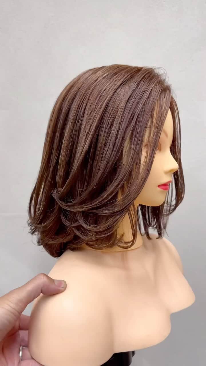 鶴谷和俊のインスタグラム：「動きのあるミディアムボブ  Medium bob ម៉ែដុតតូច Tóc bob trung bình मीडियम बॉब Bob mediano 중간 밥 中长发 Carré moyen  ▪️使用ハサミ/scissors JOEWELL  supreme SPM-60 JGC-24  #ミディアムボブ #レイヤーカット #ショートヘア #ショートカット #hairtiktok  #hairtok #bob #ボブ #ショートヘア #カット #ヘアカット #ヘアスタイル #髪型 #hair  #haircut #hairstyle #hairstyles #hairstylest #hairstyle #美容師 #Hairdresser #ម៉ាស់ស្រពះ #Thợlàmtóc #हेयरड्रेसर #Peluquero #미용사 #美发师 #Coiffeur #peinado #joewellscissorspr #pr」