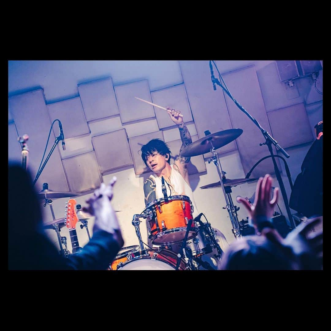 MOSHIMOさんのインスタグラム写真 - (MOSHIMOInstagram)「. 2023.11.17 「Gordon 4th EP Release Live」 下北沢 MOSAiC  w / Gordon  photo by @teru_ttm」11月24日 14時49分 - moshimo_band