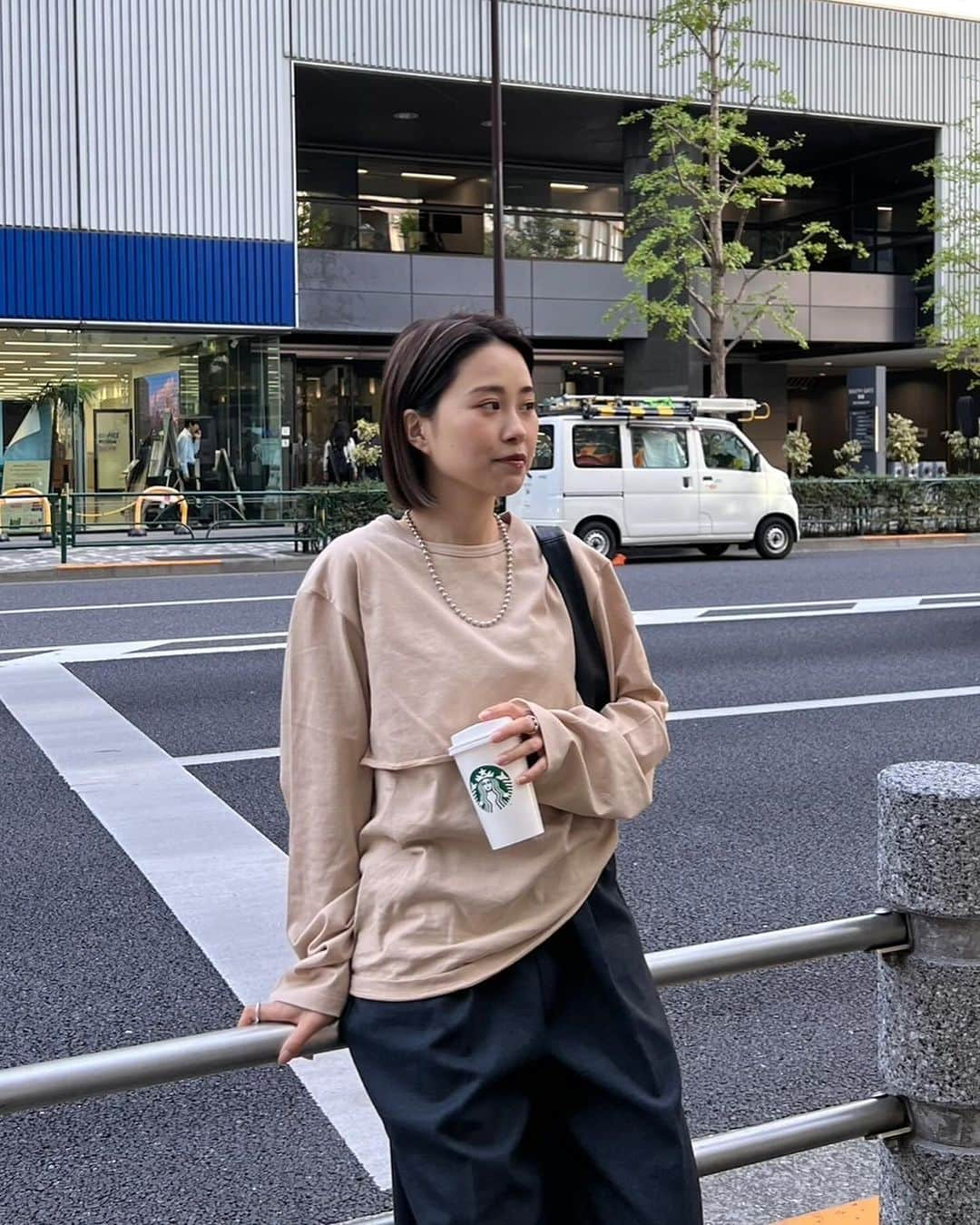 ETRÉ TOKYO ストアさんのインスタグラム写真 - (ETRÉ TOKYO ストアInstagram)「@etretokyo  【 Recommend Items 】  ㅤㅤㅤ ㅤㅤㅤ #ETREレイヤードライクロンTee WHITE / BLACK / BEIGE F size ¥14,300(tax in) ㅤㅤㅤ ㅤㅤ ㅤㅤㅤ新宿スタッフ @etretokyo_yumi 150cm BEIGE 着用  @etretokyo_risa 160cm WHITE 着用  ㅤㅤㅤ  ㅤㅤㅤ┈┈┈┈┈┈┈┈┈┈┈┈┈┈┈┈┈┈┈ ㅤㅤㅤ ㅤㅤ  【INFORMATION】 ⁡ㅤㅤㅤ ⁡ ※ ルミネカード会員様限定で店舗通販のご利用が可能です。  ⁡ ※お電話がつながりにくい可能性がございます。 ⁡ ※また混雑時には入場制限及び 試着点数の制限を設けさせて頂きます。 予めご了承ください。 ⁡ ⁡ ご理解、ご協力を賜りますよう 心よりお願い申し上げます。   ㅤㅤㅤ 【LUMINE SHINJUKU STORE】 ETRÉ TOKYO ルミネ新宿2店 TEL：03-5989-0979  ー営業時間ー (平日、土日祝)11:00-21:00 ⁡  #etretokyo#etre#fashion#etretokyoshinjuku #etre#2023etre#etretokyo_staff_ootd#2023aw #大人ファッションコーデ #シンプルスタイル  #オトナカジュアルコーデ #カットソー #タックパンツ #レイヤードスタイル」11月24日 14時54分 - etretokyo_store