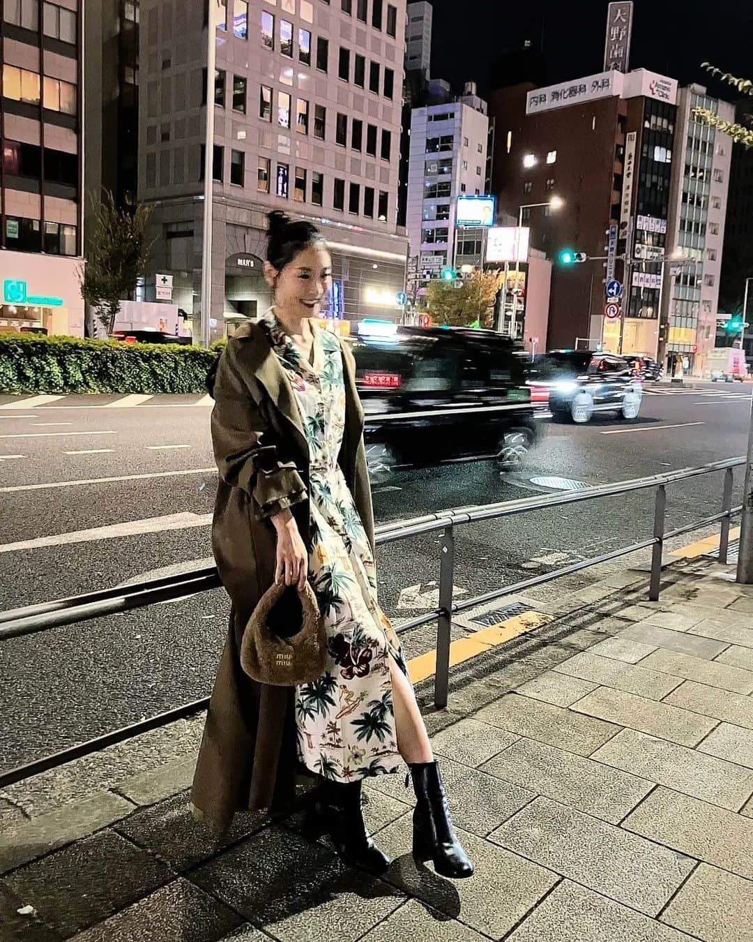 玄里さんのインスタグラム写真 - (玄里Instagram)「日本で初めて開催されたMiu Miu Club 能に招待して頂きました 700年続く能の歴史でも珍しい、女性能楽師 鵜澤光さんによる舞台でした。 ぎゅっと濃縮された時間の中、普段映像で仕事をしている自分としては「どうして能を始めた方はお面をつけることを選んだのだろう」と気付けばそんなことを考えていました。鵜澤さんや、場の持つエネルギーに圧倒された夜でした。  It was so much fun night with Miu Miu club TOKYO for Noh(能) event. It's a rare chance to watch this traditional culture even you live in Japan, I was overwhelmed. Thanks for having me @miumiu 🧸🩶  #MiuMiu #MIUMIUCLUBTOKYO #pr」11月24日 14時57分 - hyunri__official