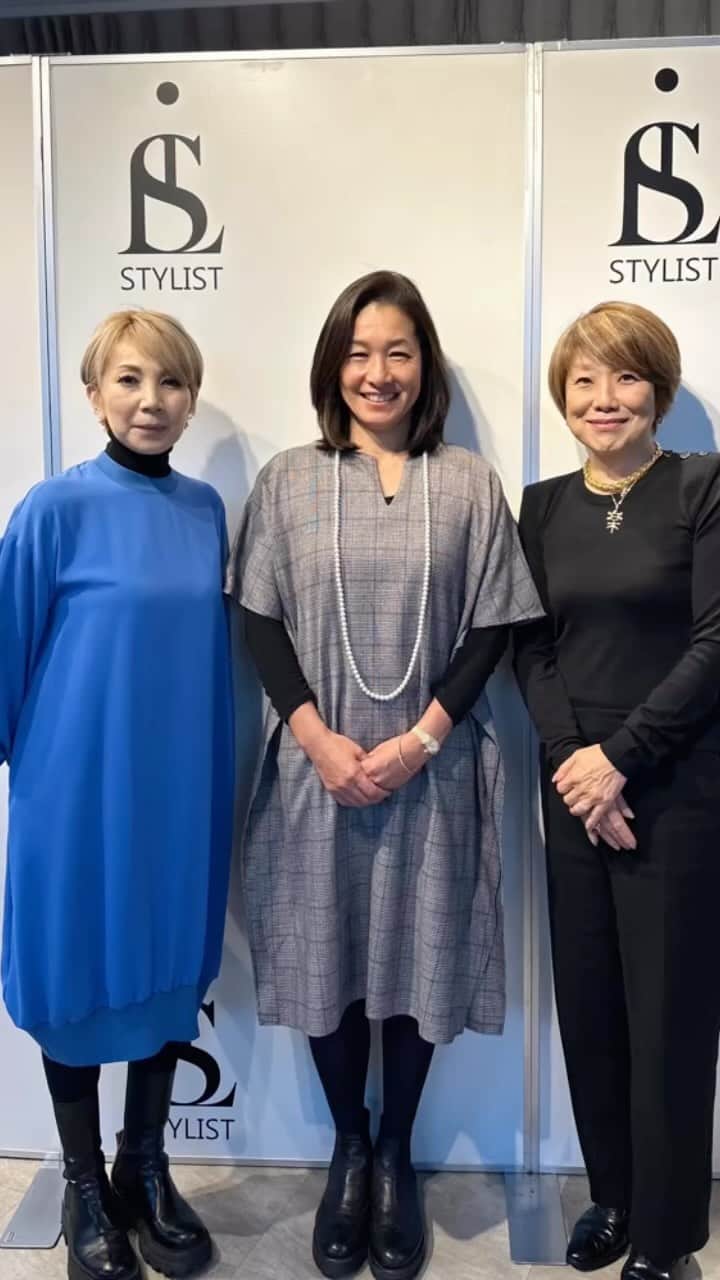 伊達公子のインスタグラム：「昨日のインスタライブ 観ていただいた方々ありがとうございました。 いつもスタイリングしていただいている 西尾妹子さんのお店10周年記念で 企画された今回のインスタライブでした。 寳田マリさんとスタイリストお2人とのお話を 楽しくさせていただきました。  #伊達公子 #kimikodate  #テニス  #テニスプレイヤー #tennis  #tennisplayer #2023年11月23日 #インスタライブ」