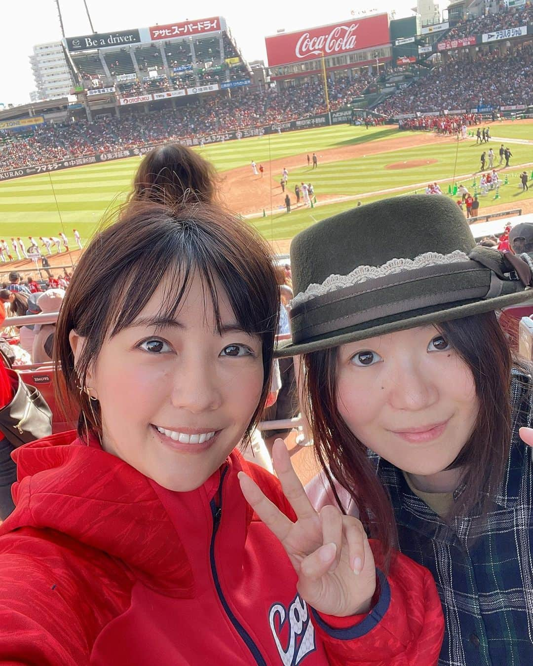 うえむらちかさんのインスタグラム写真 - (うえむらちかInstagram)「ℂ𝔸ℝℙ ⁡ 4年ぶりのマツダスタジアムで行われた #カープファン感謝デー2023 ⁡ オンラインも良いけど やっぱりマツダスタジアムは最高ですね🙌 ⁡ めちゃくちゃ暑かったけど それ以上にたくさん笑いました🤣 ⁡ 西川龍馬選手のサプライズ挨拶や 2024シーズンキャッチフレーズ「しゃ！」の発表もありました👏 ⁡ 来シーズンは日本シリーズで西川選手とやっちゃろーや！しゃ！！ ⁡ ⁡ #carp #マツダスタジアム #ファン感 #カープファン感 #カープ #インスタ野球女子 #野球女子 #カープ女子 #カープグッズ」11月24日 15時08分 - uemurachika