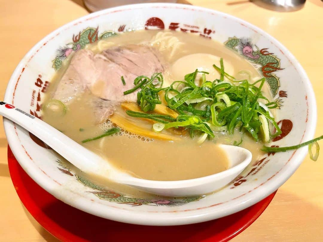 masasucksのインスタグラム：「ライブハウス入る前にたまたまふらっと入ったラーメン屋が美味かった。」