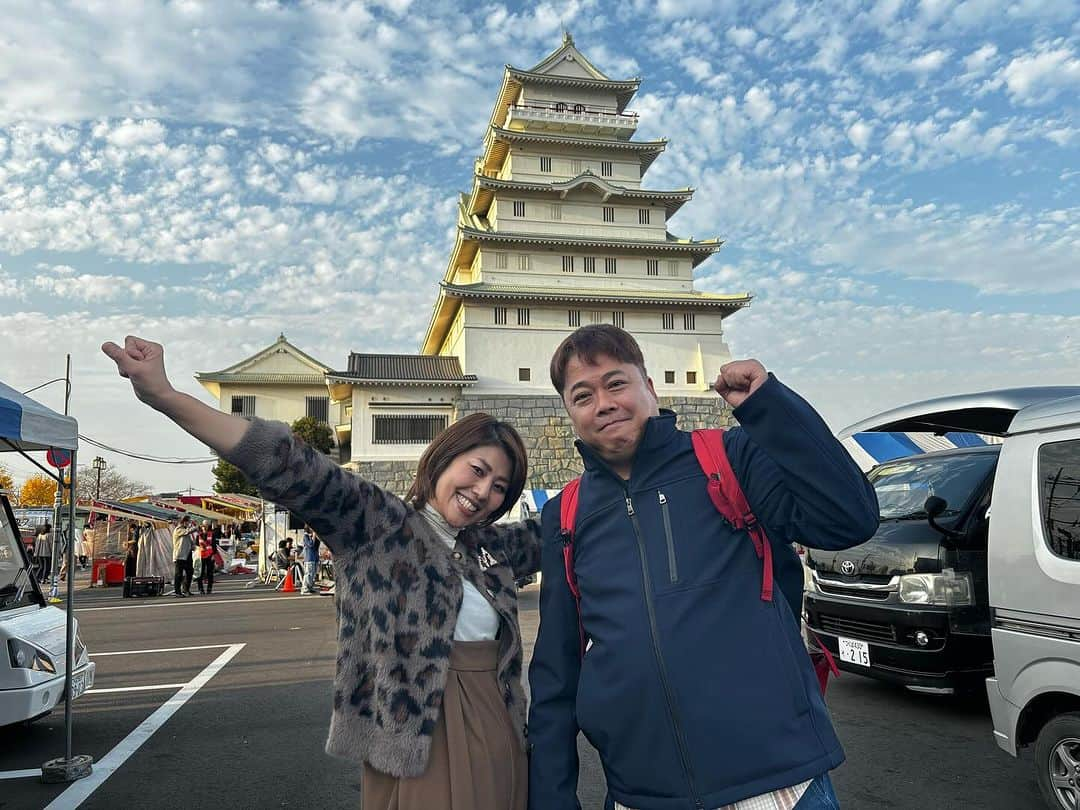 赤プルさんのインスタグラム写真 - (赤プルInstagram)「昨日常総市ふるさと祭りのステージイベントの司会を夫とのコンビチャイムでやらせてもらったかんね！  会いに来てくださった方 声かけてくださった方 本当にありがとうございました💕  呼んでいくださった常総市さんに感謝です☺️ 当日も様お世話になりした！  両親姉妹姪や甥まで珍しく親族も大集合でした。  幸せな一日だったや！  2枚目の写真はたまたま常総に訪れていた友人が見つけてくれたもの。 動画はこちらで！  https://www.instagram.com/reel/C0G3Sh-y1Nx/?igshid=MzRlODBiNWFlZA==  #常総市 #常総市ふるさと祭り #常総市ふるさと大使  赤プル #赤プル #松丘慎吾 #夫婦コンビチャイム」11月24日 15時26分 - puluco_a