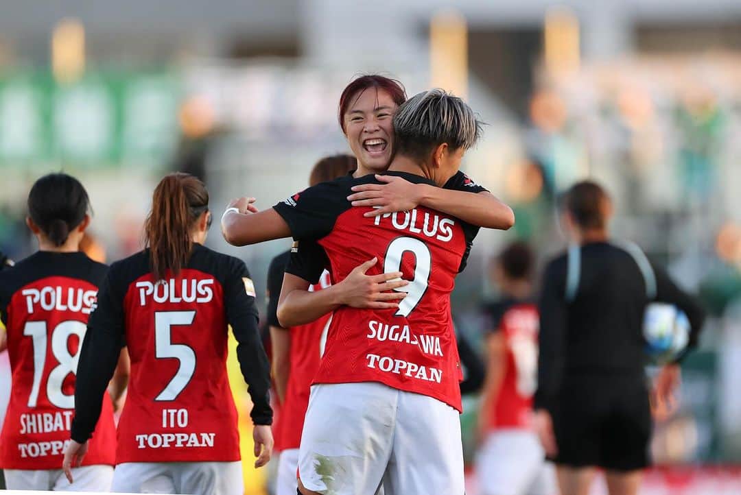 菅澤優衣香さんのインスタグラム写真 - (菅澤優衣香Instagram)「WEリーグ・第3節 vs 日テレ・東京ヴェルディベレーザ 2-2△  アウェイでもホームの雰囲気での熱い応援ありがとうございました。 間違いなく応援が背中を押してくれました。  引き続き熱い応援よろしくお願いします。  なでしこリーグ/WEリーグ通算250試合出場達成をすることができました。 たくさんのお祝いのメッセージありがとうございます。 自分らしいプレーをみなさんの記憶に残せるよーに残りのサッカー人生悔いなくプレーします👍🏻 . . . #三菱重工浦和レッズレディース  #浦和レッズ #urawareds  #9」11月24日 15時41分 - yuippppp_9