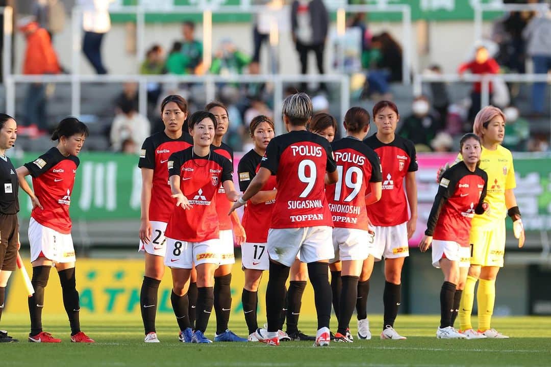 菅澤優衣香さんのインスタグラム写真 - (菅澤優衣香Instagram)「WEリーグ・第3節 vs 日テレ・東京ヴェルディベレーザ 2-2△  アウェイでもホームの雰囲気での熱い応援ありがとうございました。 間違いなく応援が背中を押してくれました。  引き続き熱い応援よろしくお願いします。  なでしこリーグ/WEリーグ通算250試合出場達成をすることができました。 たくさんのお祝いのメッセージありがとうございます。 自分らしいプレーをみなさんの記憶に残せるよーに残りのサッカー人生悔いなくプレーします👍🏻 . . . #三菱重工浦和レッズレディース  #浦和レッズ #urawareds  #9」11月24日 15時41分 - yuippppp_9
