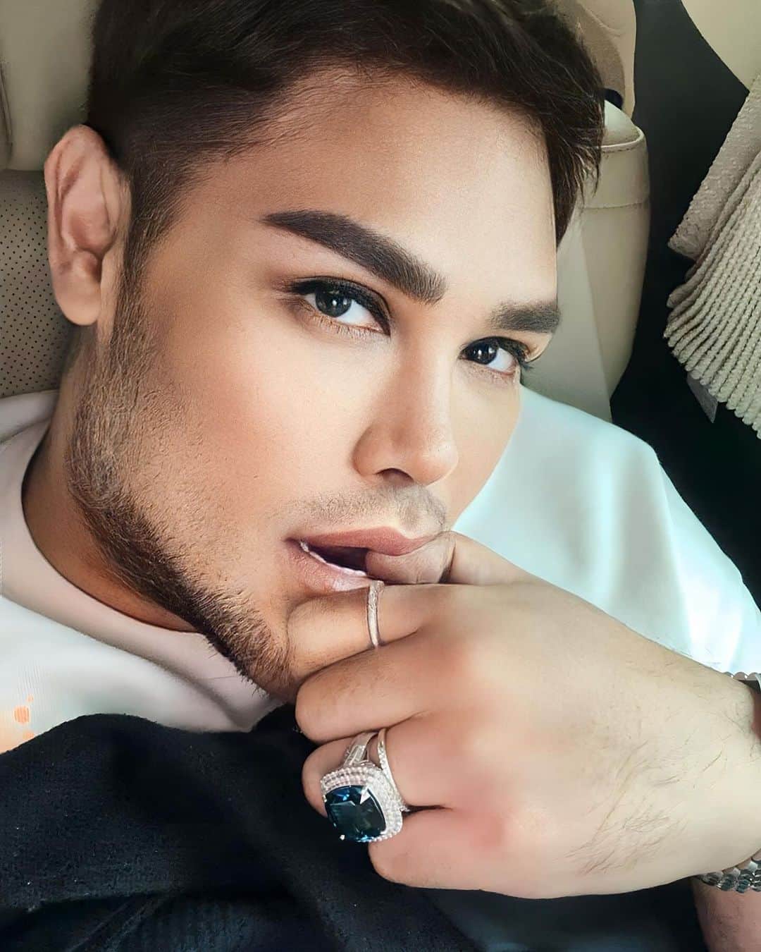 Ivan Gunawanのインスタグラム：「Aku  mau  ke  bandung  dulu  Yah ❤️」
