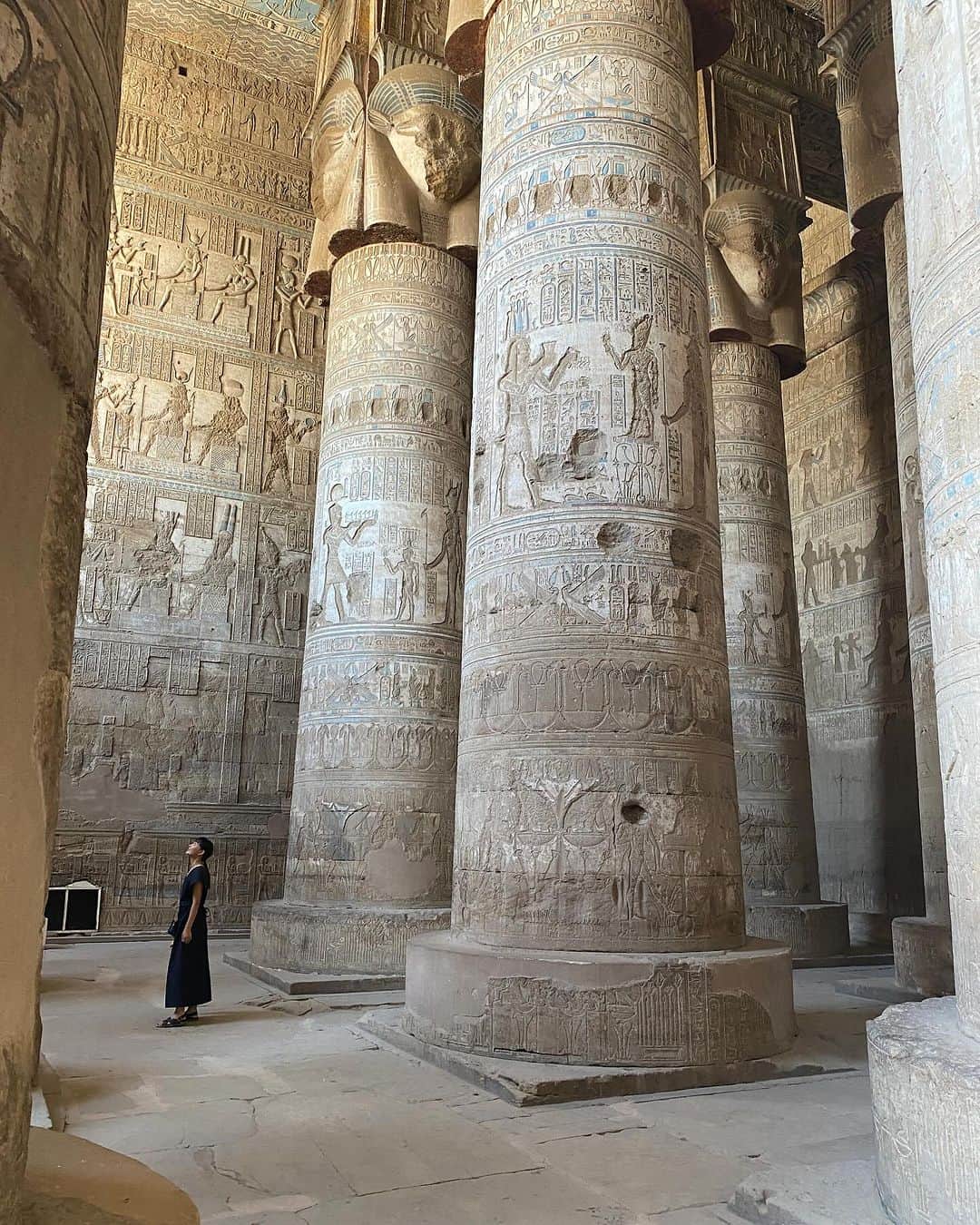 青山有紀さんのインスタグラム写真 - (青山有紀Instagram)「天井までぎっしり美しいレリーフ✨✨✨ すごすぎるんですけどーー😭✨ #ハトホル神殿 #エジプト」11月24日 15時57分 - yukiaoya