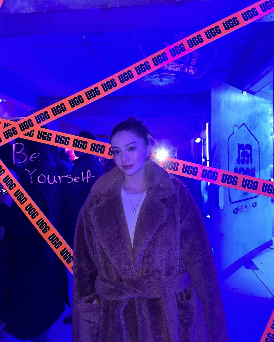 金谷鞠杏のインスタグラム：「ーーーーーーーーーーーーーー  UGG MUSINSA FEEL HOUSE event  韓国のソウルにて、 11月23日(木)〜11月26日(日)まで UGG®︎のポップアップイベントが開催中です♡  様々なコンテンツを通してUGG®の オリジナルの世界観が楽しめます❄️  私の履いているもこもこボリューミーな 厚底ブーツ「Classic Chillapeak Tall」を始め、 暖かいブーツがたくさん！ 特にUGG®︎の最高級ライン「UGGextreme™️」には、 -32°まで耐えられる防寒性ブーツも！ UGG®︎の可愛さが詰まったアイテムと空間を 是非体験してほしいです🫶🏻  UGG®︎はカリフォルニア発の グローバルライフスタイルブランドで、 昔から大好きなので、 今回韓国でのPOP UPに参加することができて 本当に嬉しく幸せな時間でした💗  韓国にいらっしゃる方は是非、遊びに行ってみてください♡   ⏳11月23日（木）〜11月26日（日）  12PM〜8PM   📍1/F Scène, 20, Yeonmujang 5-gil,  Seongdong-gu, Seoul, Republic of Korea  @ugg_korea @uggjapan  #UGG #UGGKOREA #UGGxMUSINSA  #FEELHOUSE」