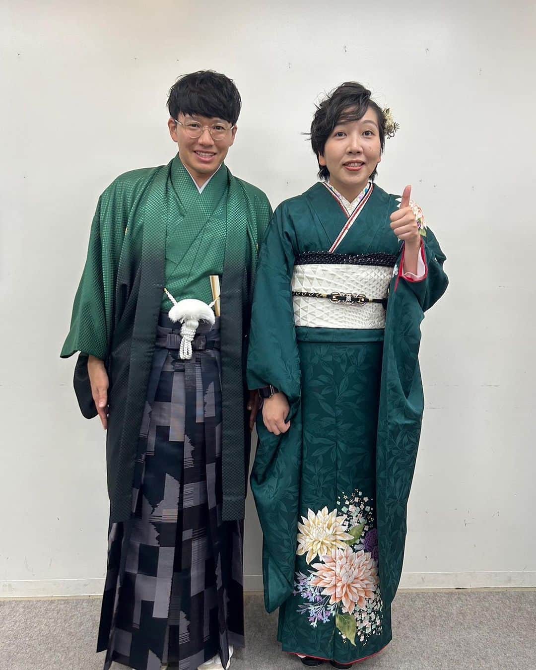 亜生のインスタグラム：「振袖姿のゴージャス松野さんとツーショット撮ってもらいました⭐︎  #ゴージャス松野さん」