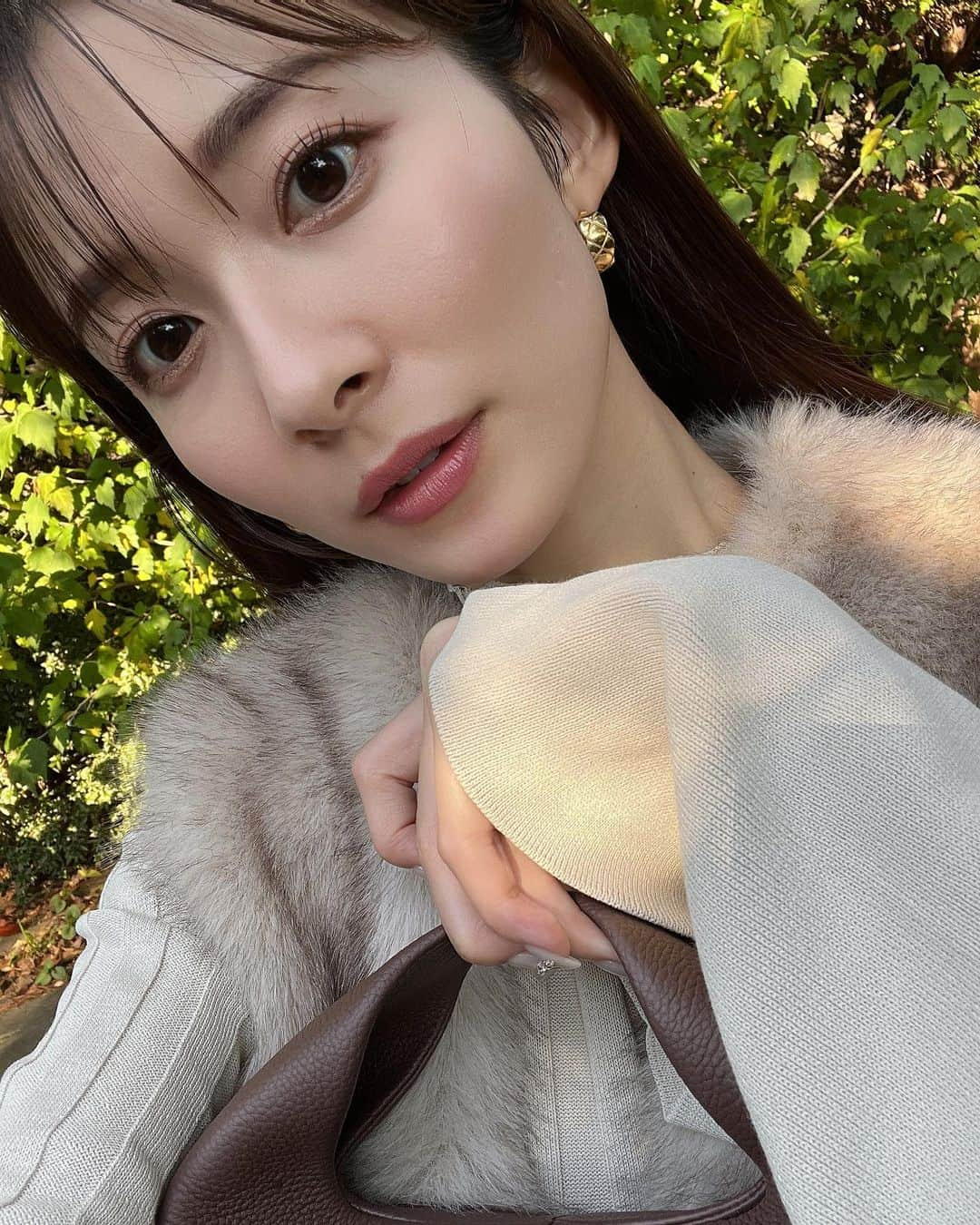 山本里菜さんのインスタグラム写真 - (山本里菜Instagram)「. まだまだ秋コーデ楽しめて 嬉しいな🍂🤎  気持ちがいいので お散歩しました  @anuans.official  #ファーベスト #anuans」11月24日 16時20分 - rinayamamoto_0622