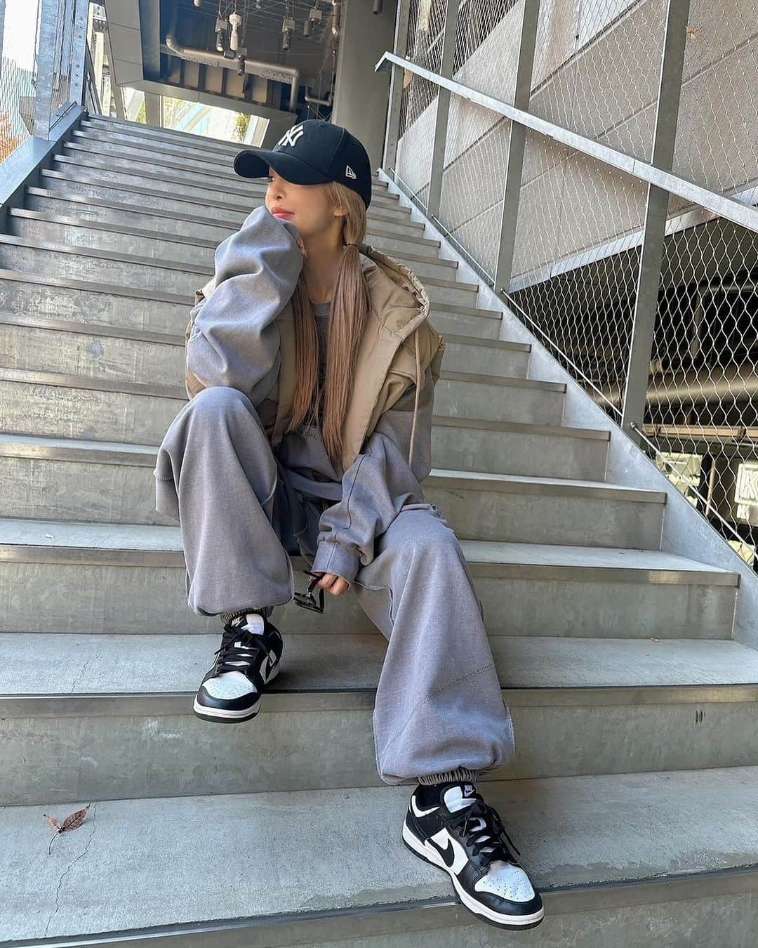 Select Shop MIRROR9さんのインスタグラム写真 - (Select Shop MIRROR9Instagram)「. ✔︎Vitage like set up¥23,100(tax in) ✔︎Hoodie padded vest ¥13,750(tax in)  model 162cm/FREE size  #MIRROR9 #ミラーナイン」11月24日 16時20分 - mirror9official