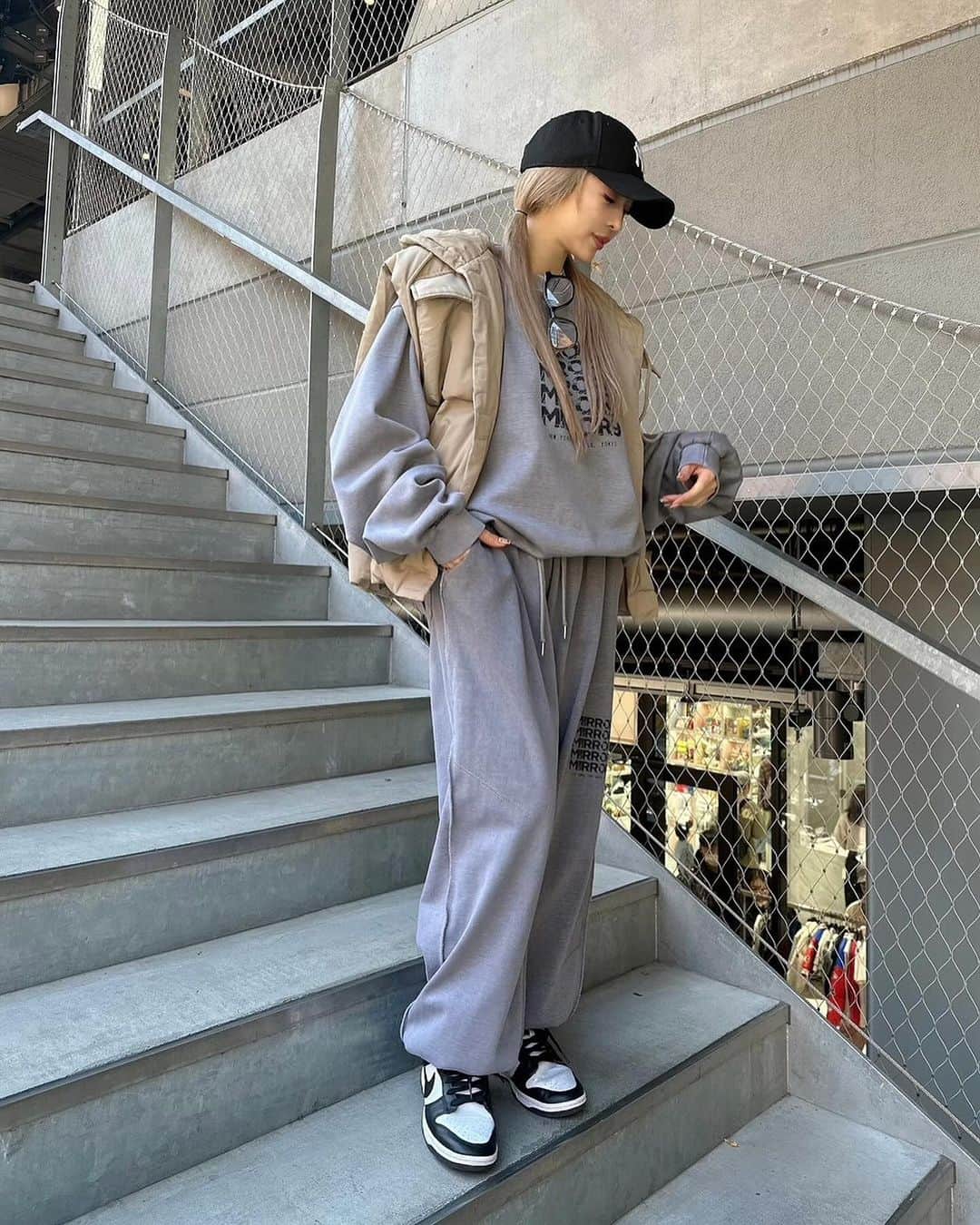 Select Shop MIRROR9さんのインスタグラム写真 - (Select Shop MIRROR9Instagram)「. ✔︎Vitage like set up¥23,100(tax in) ✔︎Hoodie padded vest ¥13,750(tax in)  model 162cm/FREE size  #MIRROR9 #ミラーナイン」11月24日 16時20分 - mirror9official