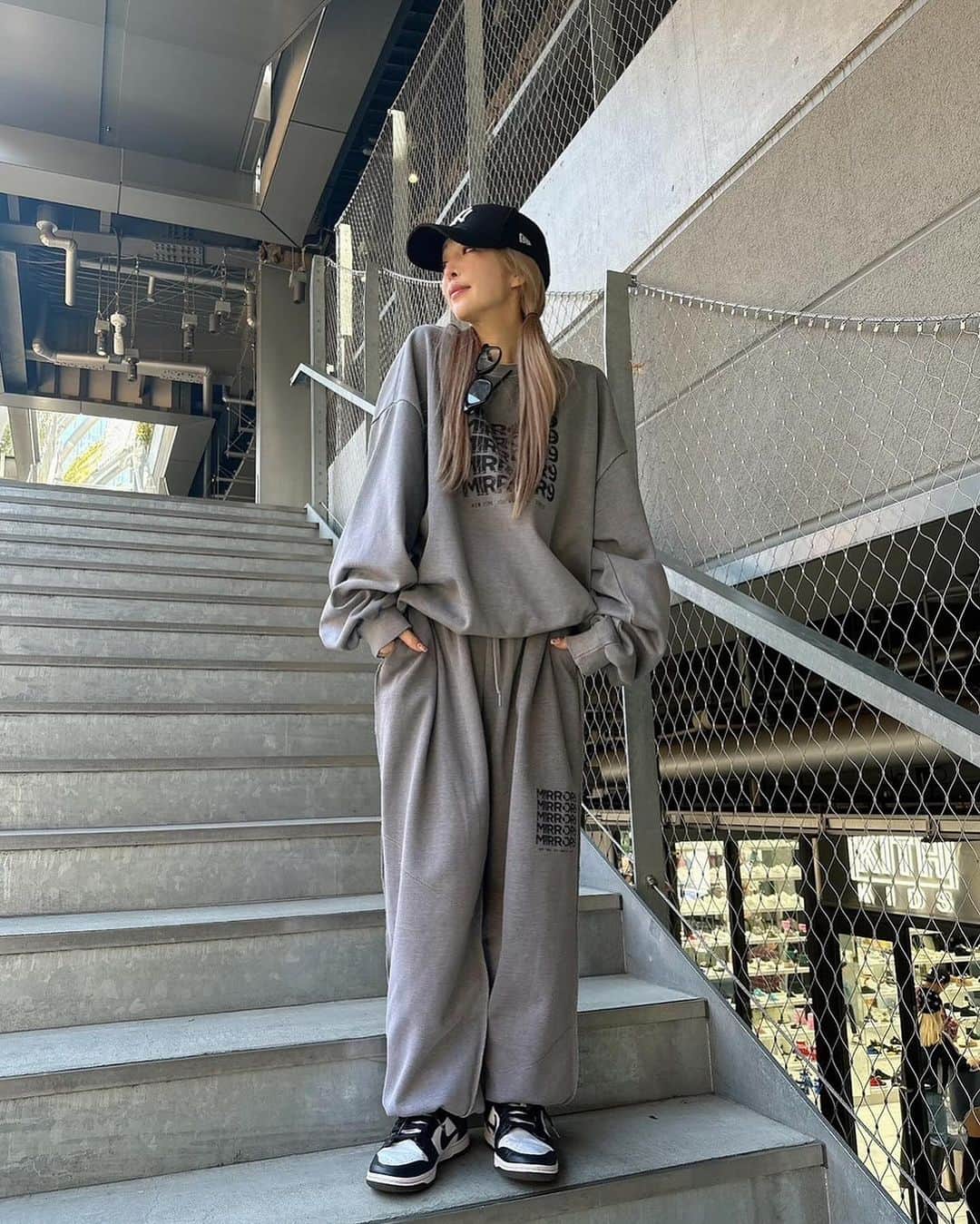 Select Shop MIRROR9さんのインスタグラム写真 - (Select Shop MIRROR9Instagram)「. ✔︎Vitage like set up¥23,100(tax in) ✔︎Hoodie padded vest ¥13,750(tax in)  model 162cm/FREE size  #MIRROR9 #ミラーナイン」11月24日 16時20分 - mirror9official