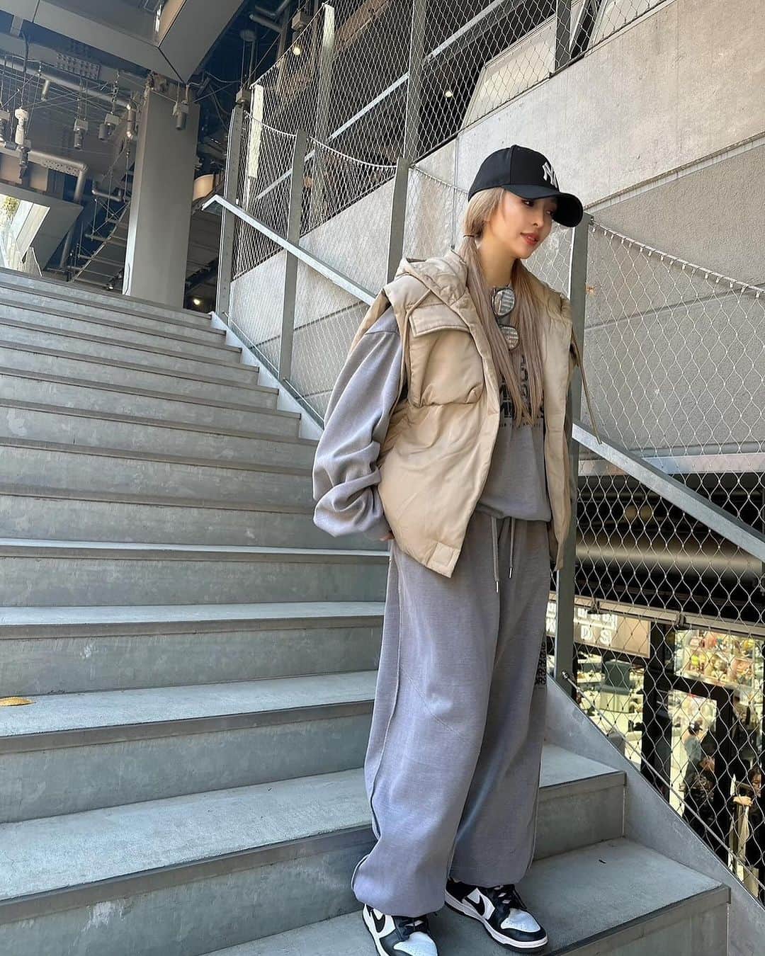 Select Shop MIRROR9さんのインスタグラム写真 - (Select Shop MIRROR9Instagram)「. ✔︎Vitage like set up¥23,100(tax in) ✔︎Hoodie padded vest ¥13,750(tax in)  model 162cm/FREE size  #MIRROR9 #ミラーナイン」11月24日 16時20分 - mirror9official