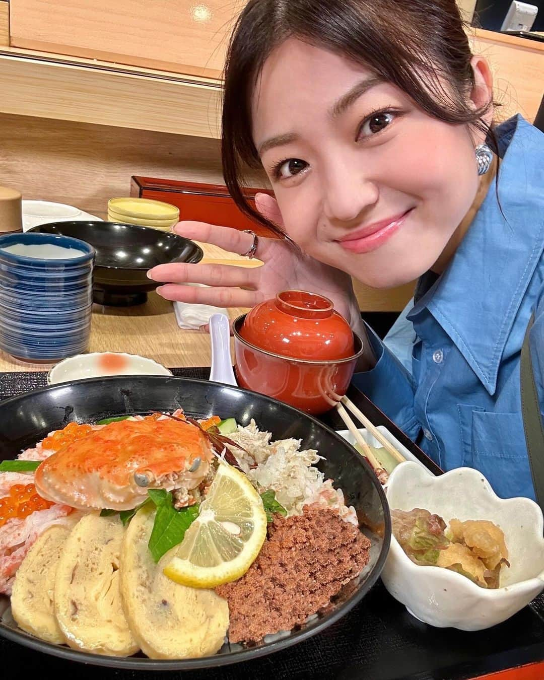 中村静香のインスタグラム：「冬の味覚🦀  #福井 #越前かに #厳選いい旅 ありがとうございました♡  全身着用衣装/@forksy_official」