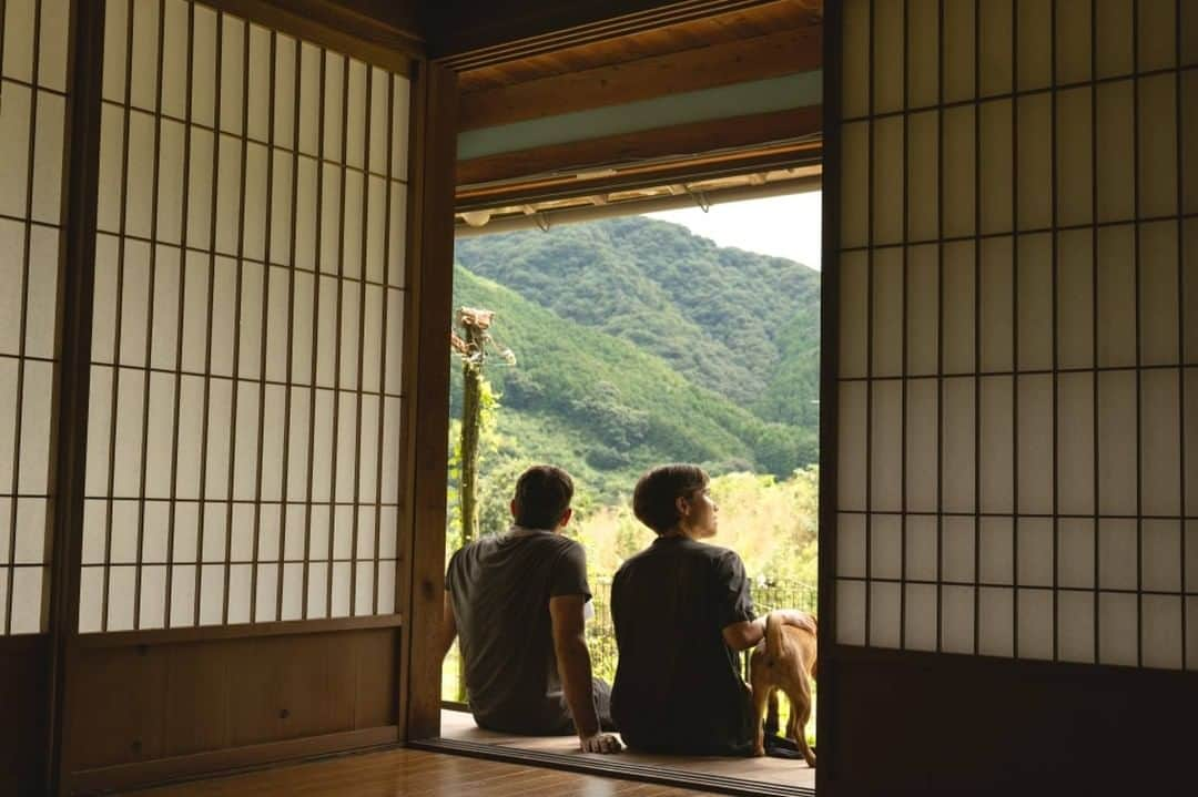 The Japan Timesさんのインスタグラム写真 - (The Japan TimesInstagram)「Over the past decade, there has been a marked rise in interest from international buyers looking to purchase "akiya" — Japan’s abandoned or empty houses. Though many believe that the only way to live in an akiya is to purchase it outright, there is, in some cases, another option: renting.  The rental market for akiya can vary wildly, and prospective tenants aren’t guaranteed to find super cheap properties, especially if you’re searching closer to a major city. But some have been able to find one for just ¥30,000 (around $200) a year. Read more with the link in our bio.  📸 @laurapollacco   #japan #kochi #akiya #homes #japanesehouse #renovation #japantimes #日本 #高知 #高知県 #空き家 #空き家リノベーション #田舎 #ジャパンタイムズ #🏚」11月24日 16時43分 - thejapantimes